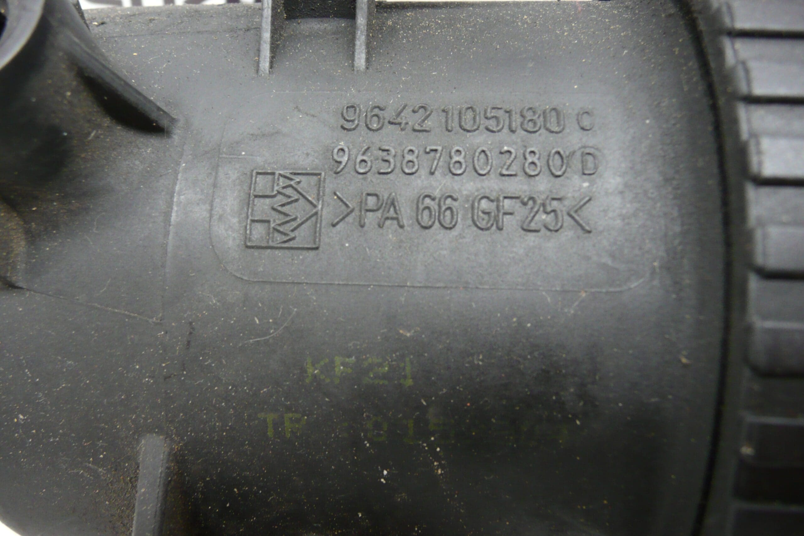 Carcasa del filtro de combustible HDi con 2 salidas 9642105180 9638780280 190430 - Imagen 2