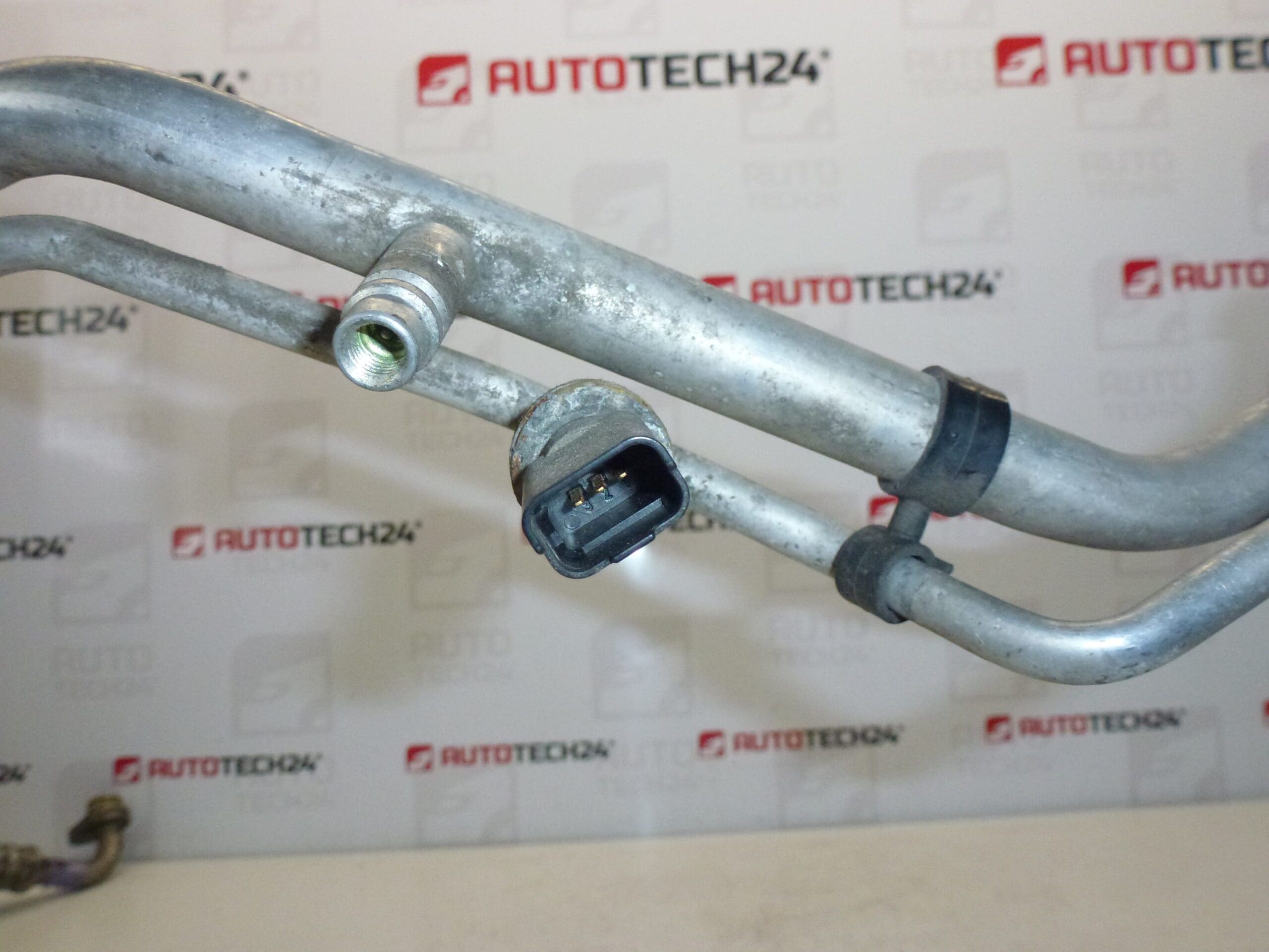 Tubo De Climatización Para Citroën Peugeot 1.6 HDI 9643393880 6460QP - Imagen 2