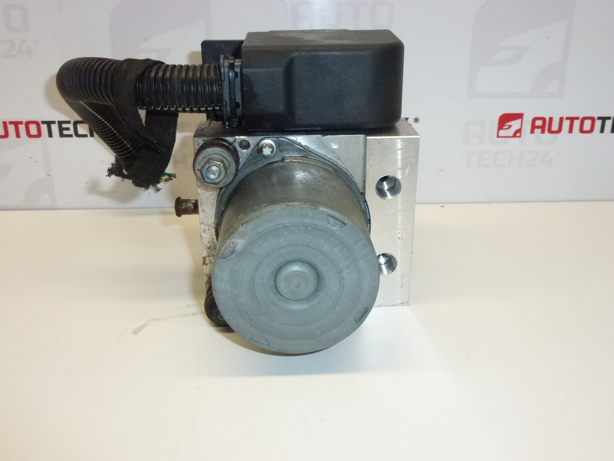 Unidad de control ABS/ESP Bosch para Citroën C4 y Peugeot 307 — 9663241380, 0265235235, 4541Q7 (usado) - Imagen 2