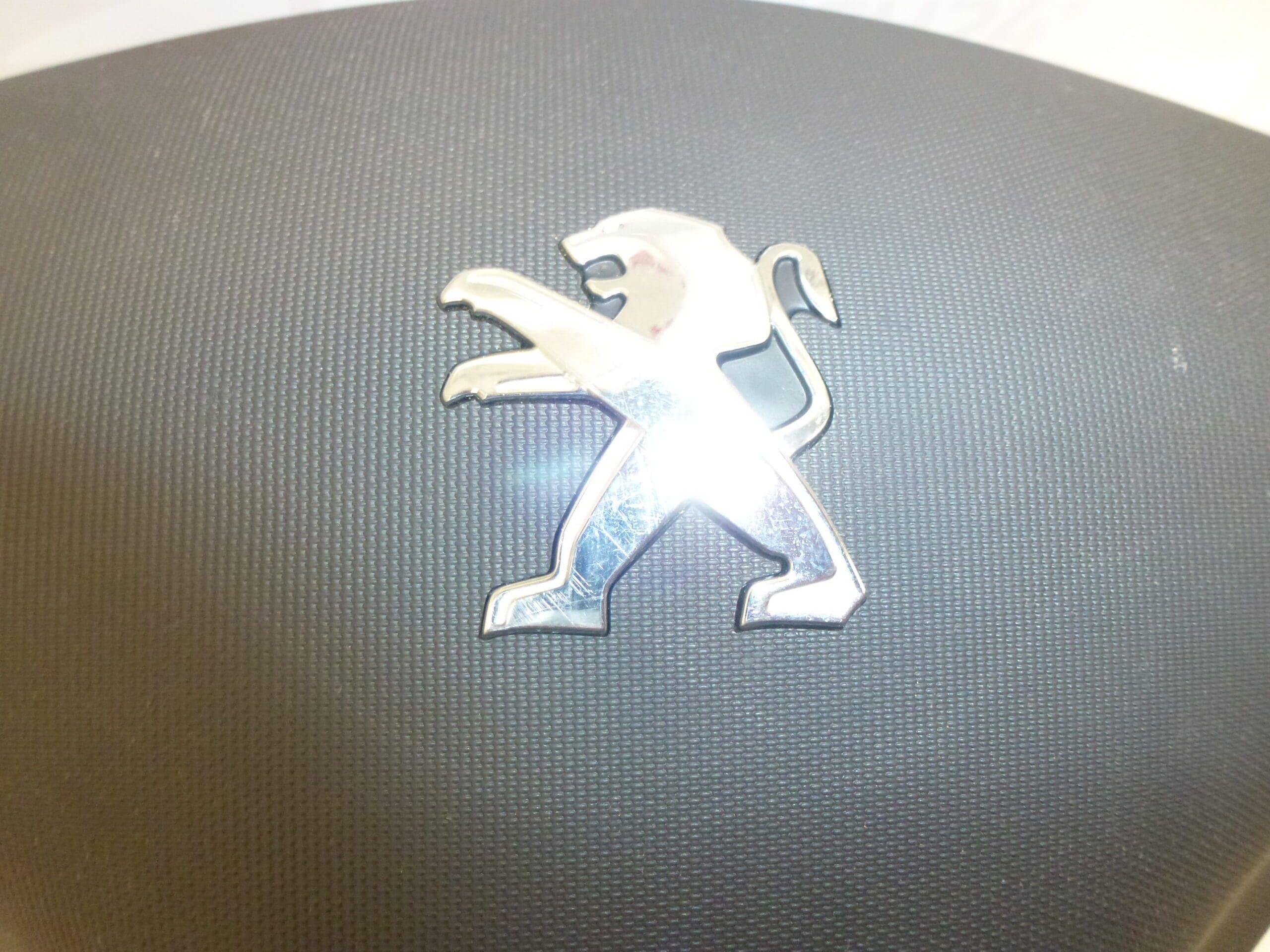 Airbag del conductor para Peugeot 107 desde 2010 16083642ZD - Imagen 2