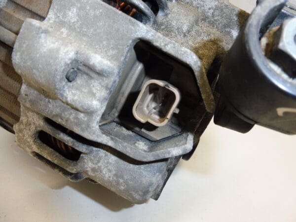 Alternador Mitsubishi CL7 Citroën Peugeot 9638275880 - Imagen 2