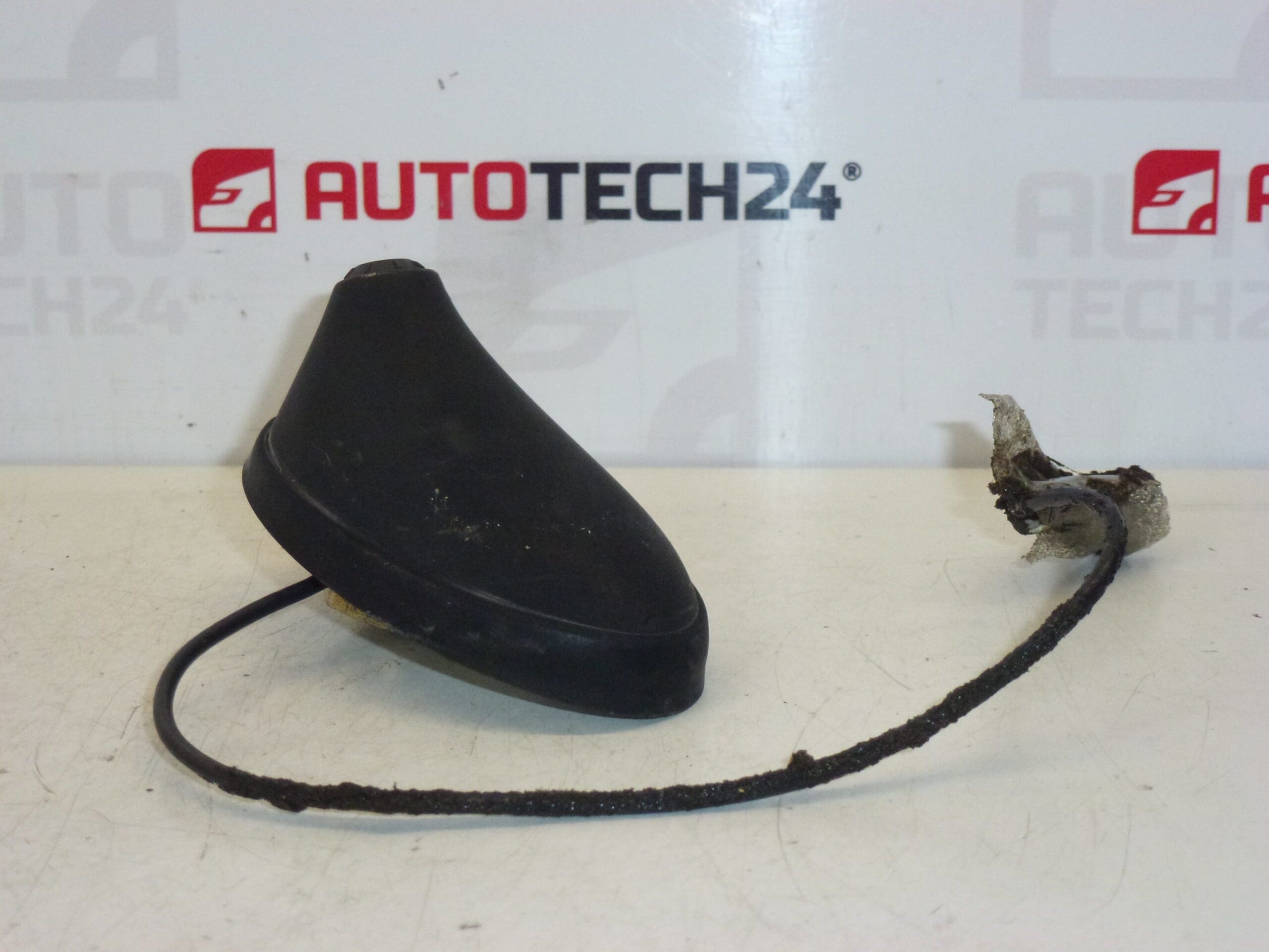Antena para Citroën y Peugeot 9655613780 6561Z9 - Imagen 2