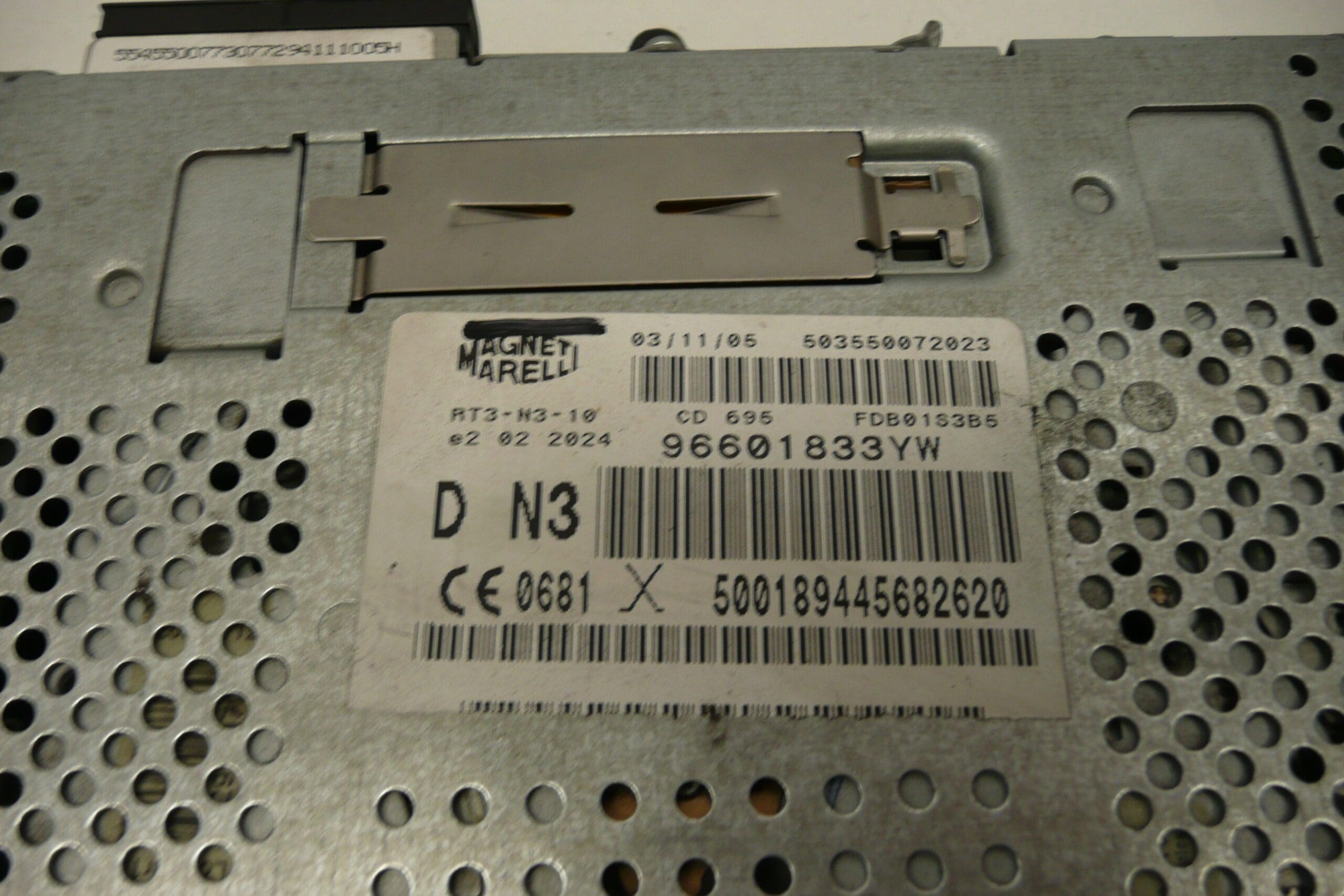 Radio para Peugeot y Citroën RT3-N3 96601833YW - Imagen 2