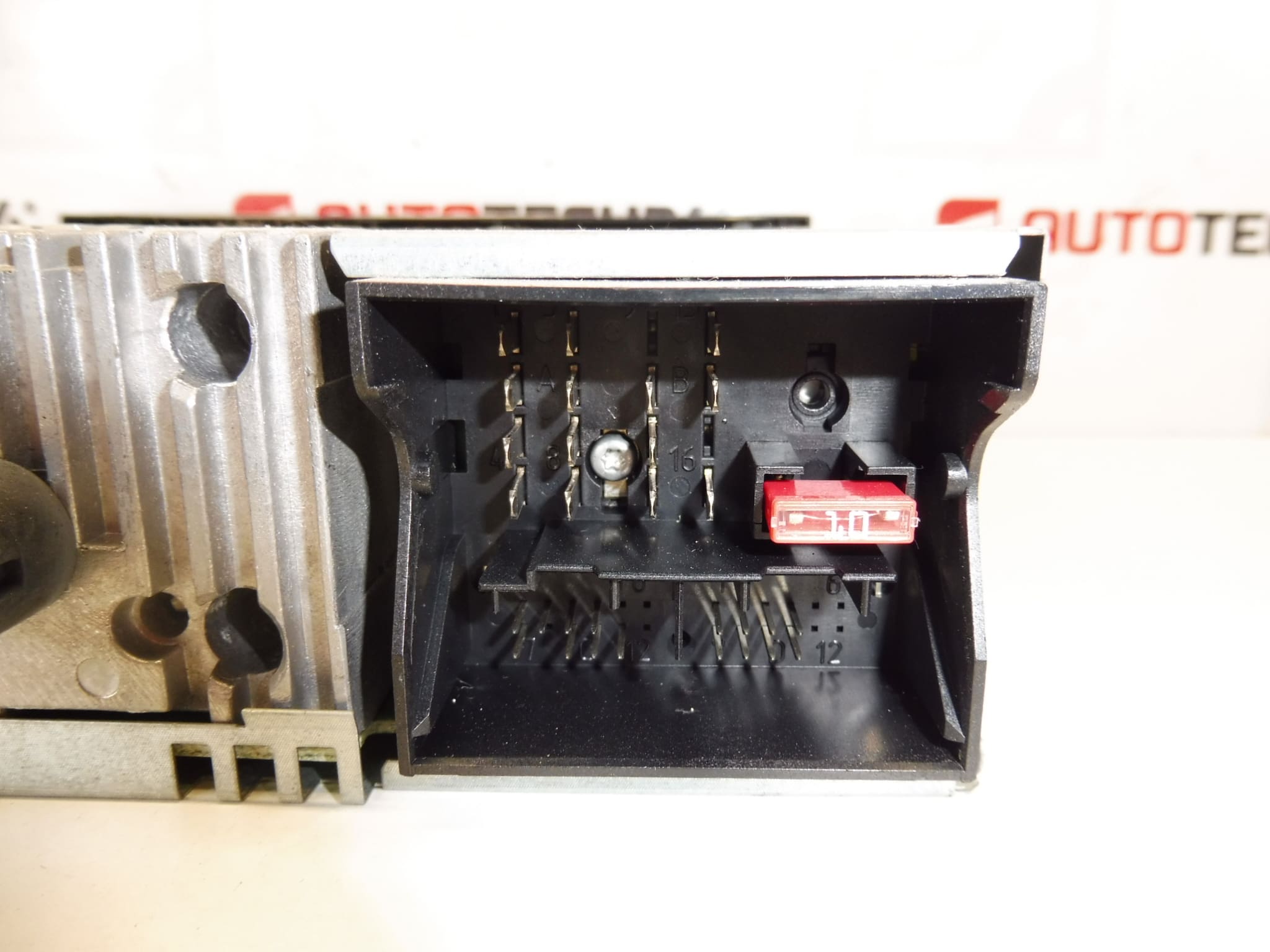 Radio de coche con CD Blaupunkt RD4-N1 - 02 Citroën/Peugeot 9660646477 - Imagen 2