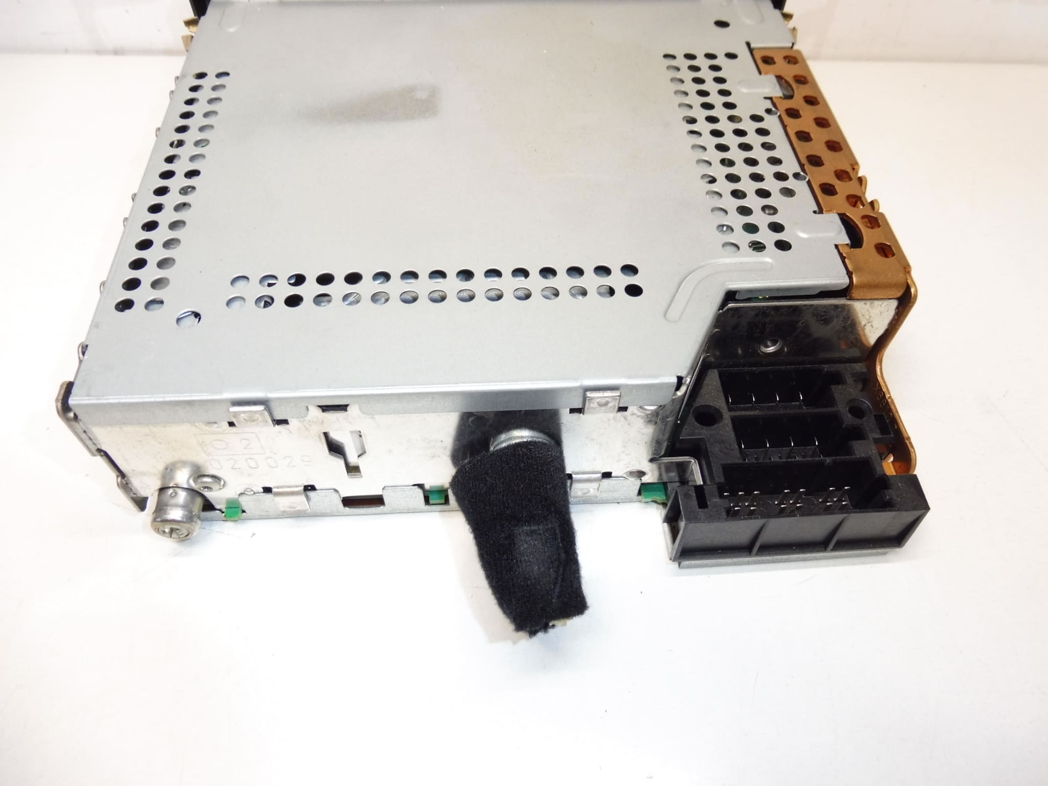 Radio para automóvil con reproductor de CD para Citroën y Peugeot 96599990XT00 - Imagen 2