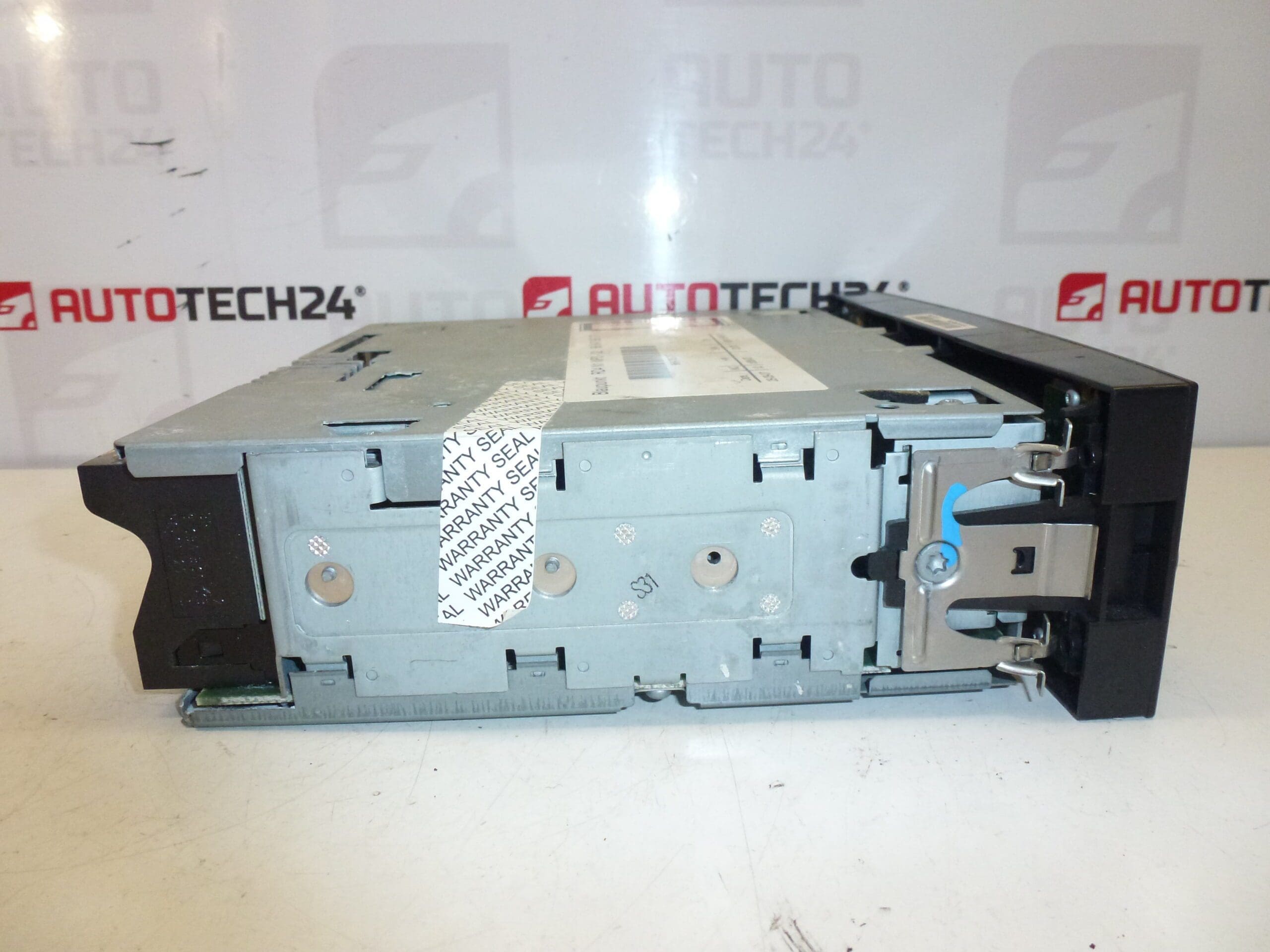 Radio de coche con CD MP3 para Citroën y Peugeot 964769777 - Imagen 2
