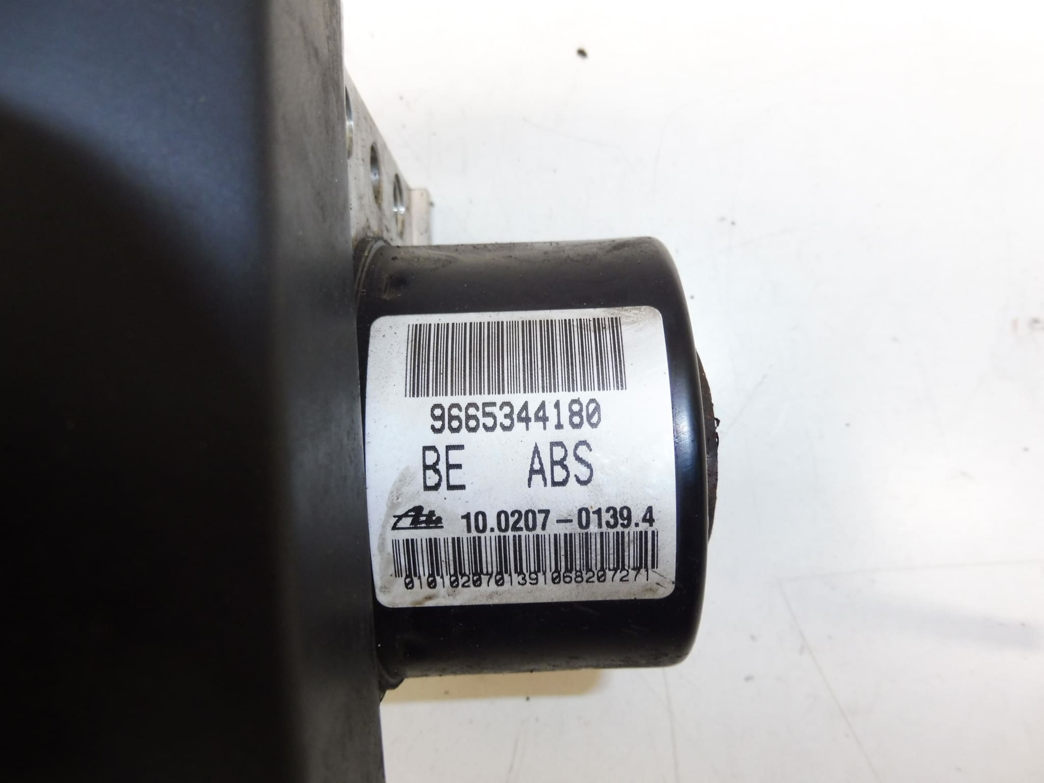 Bomba ABS usada para Citroën C3 y Peugeot 207 - ref. 9665344180 - código 10.0207-0139.4 - Imagen 2