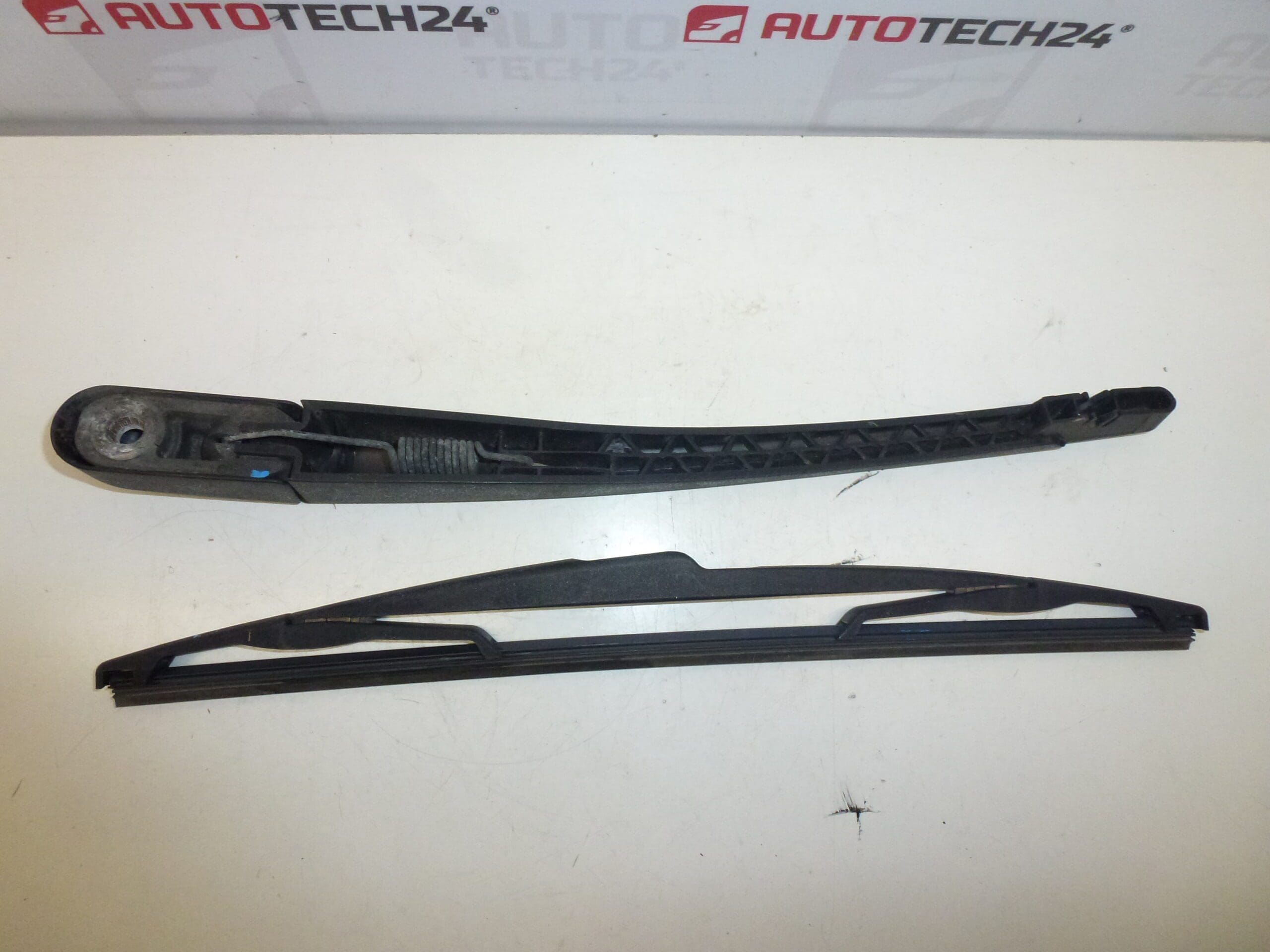 Brazo del limpiaparabrisas trasero Peugeot 206 6429R2 - Imagen 2