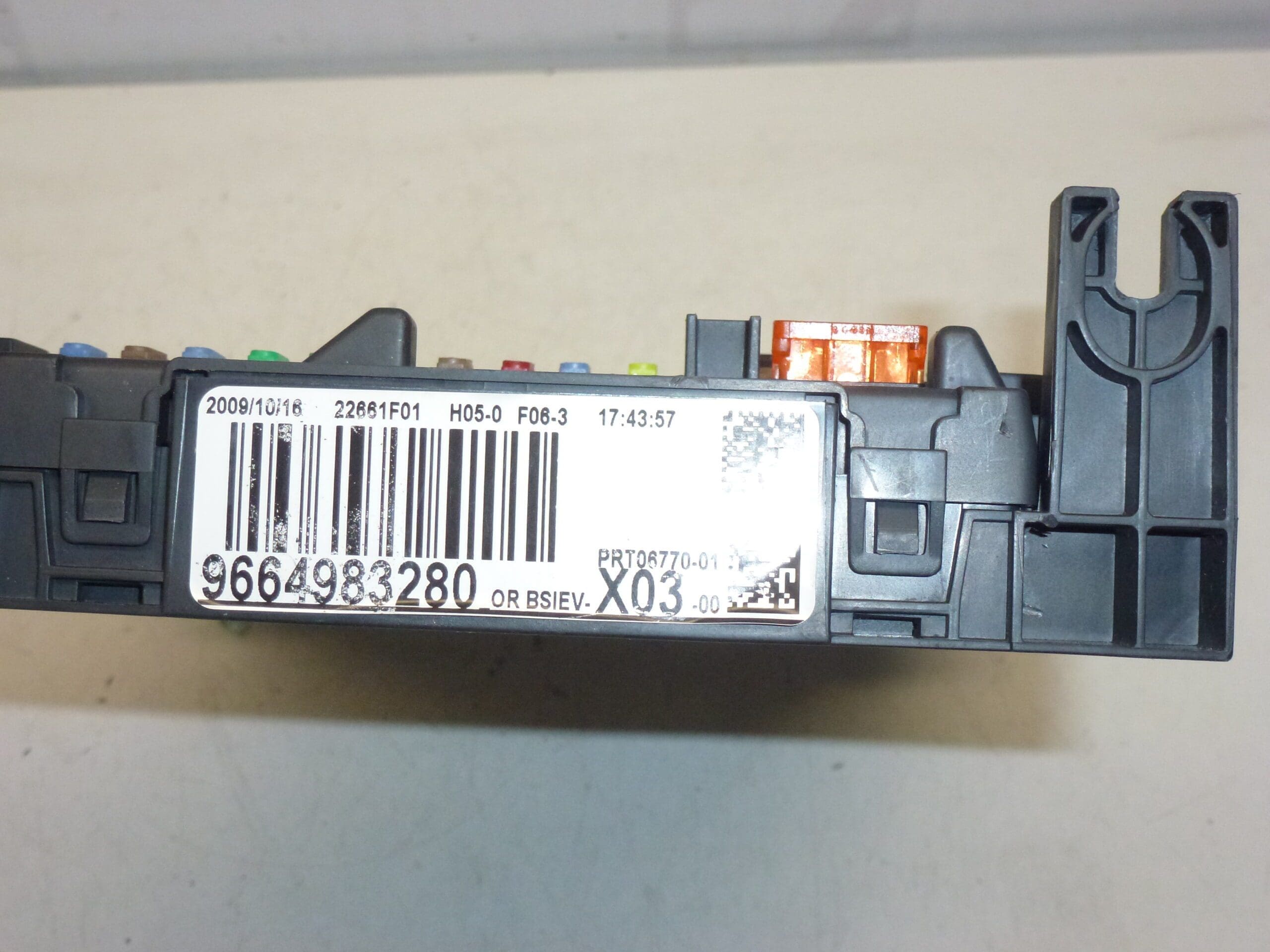 Unidad de control BSI Valeo BSIEV-X03-00 para Citroën y Peugeot - Imagen 2