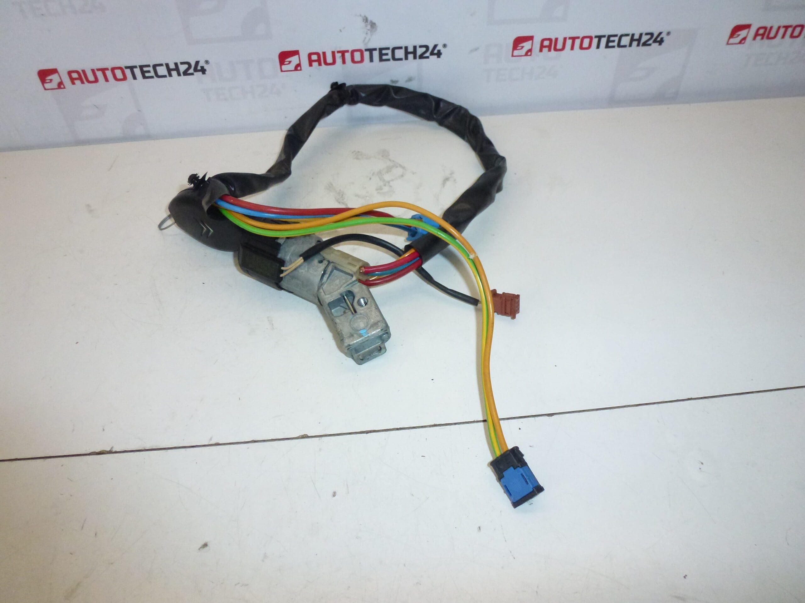 Conjunto de cerradura de encendido con una llave Citroën C5 2001-2007 4162CE - Imagen 2