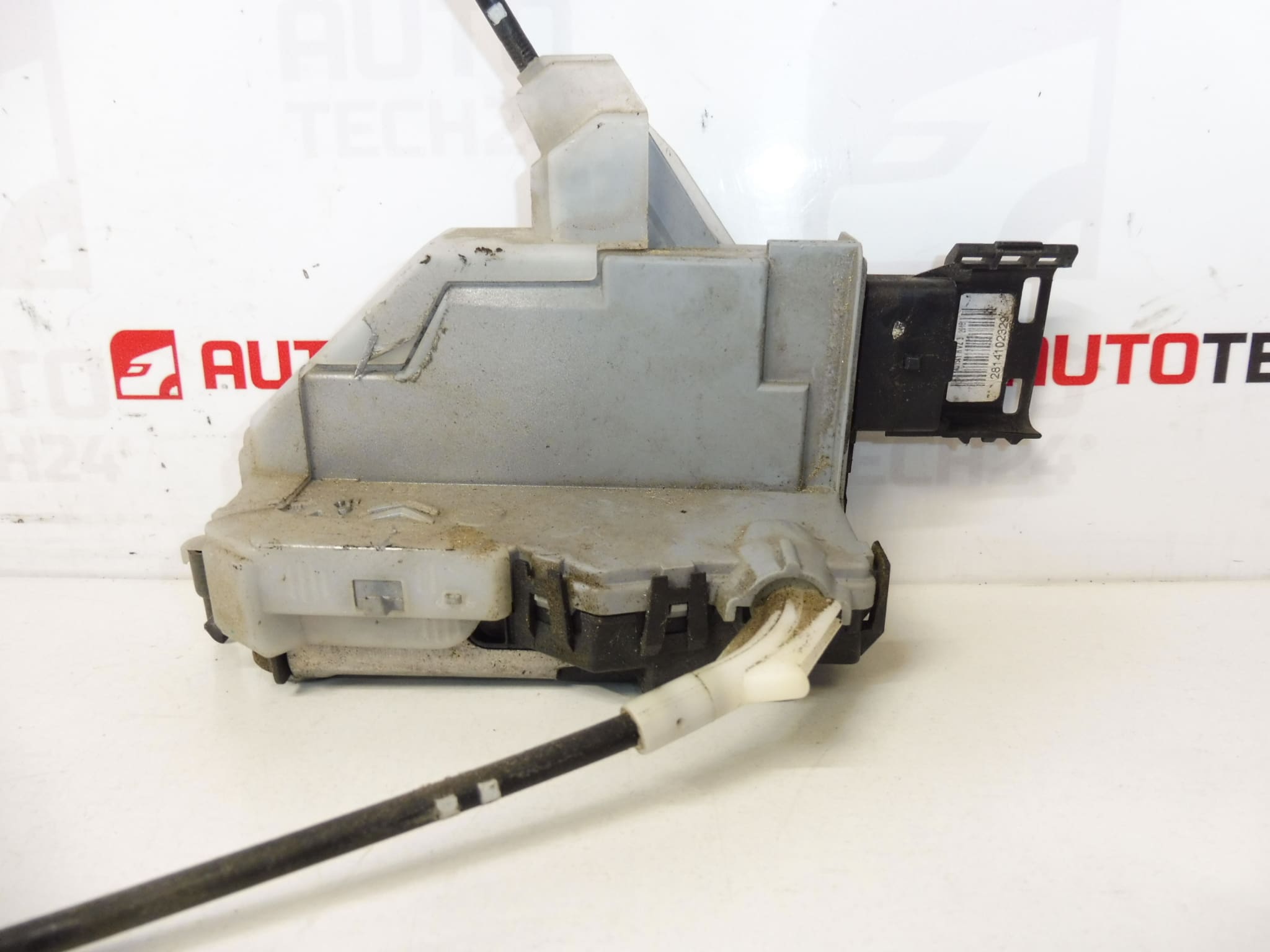 Cerradura eléctrica usada de la puerta trasera derecha Peugeot 5008 9800624180 9138AC - Imagen 2