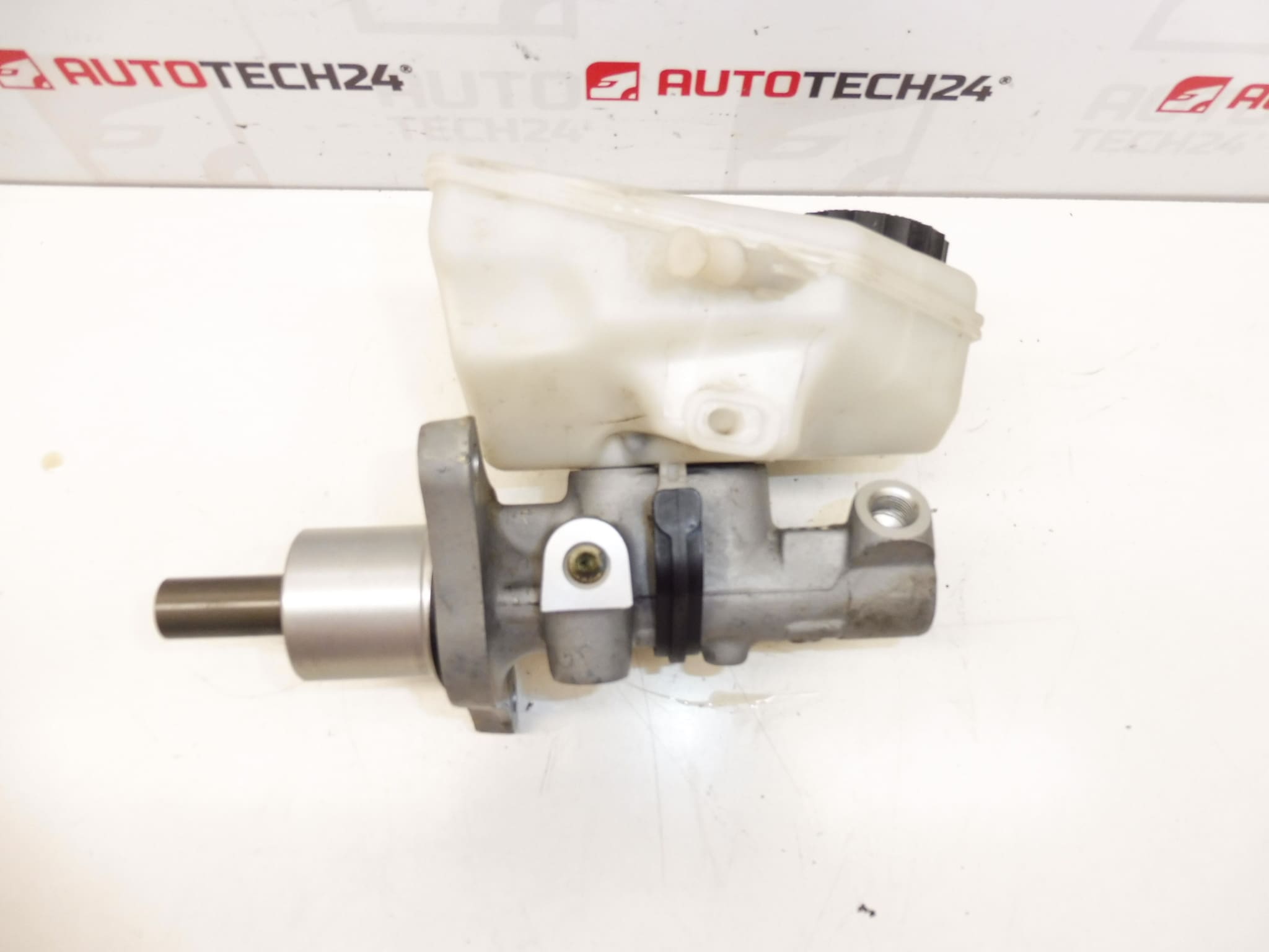 Cilindro maestro de freno Bosch para Citroën/Peugeot 9467533880 4601T0 - Imagen 2