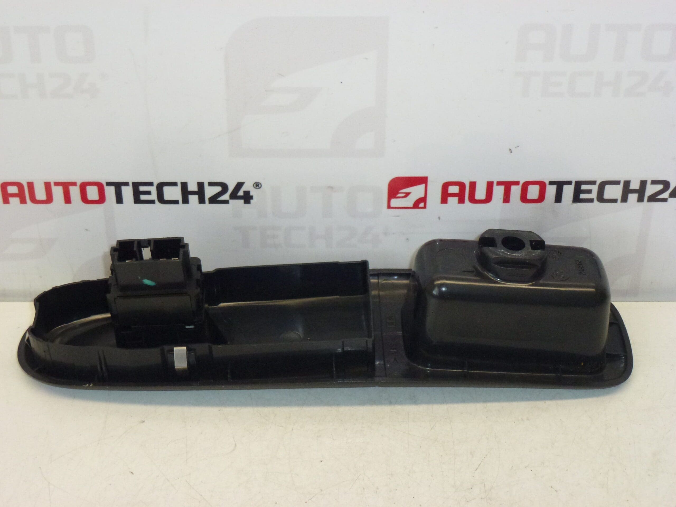 Interruptor de elevalunas delantero derecho Peugeot 406 6552ZZ - Imagen 2