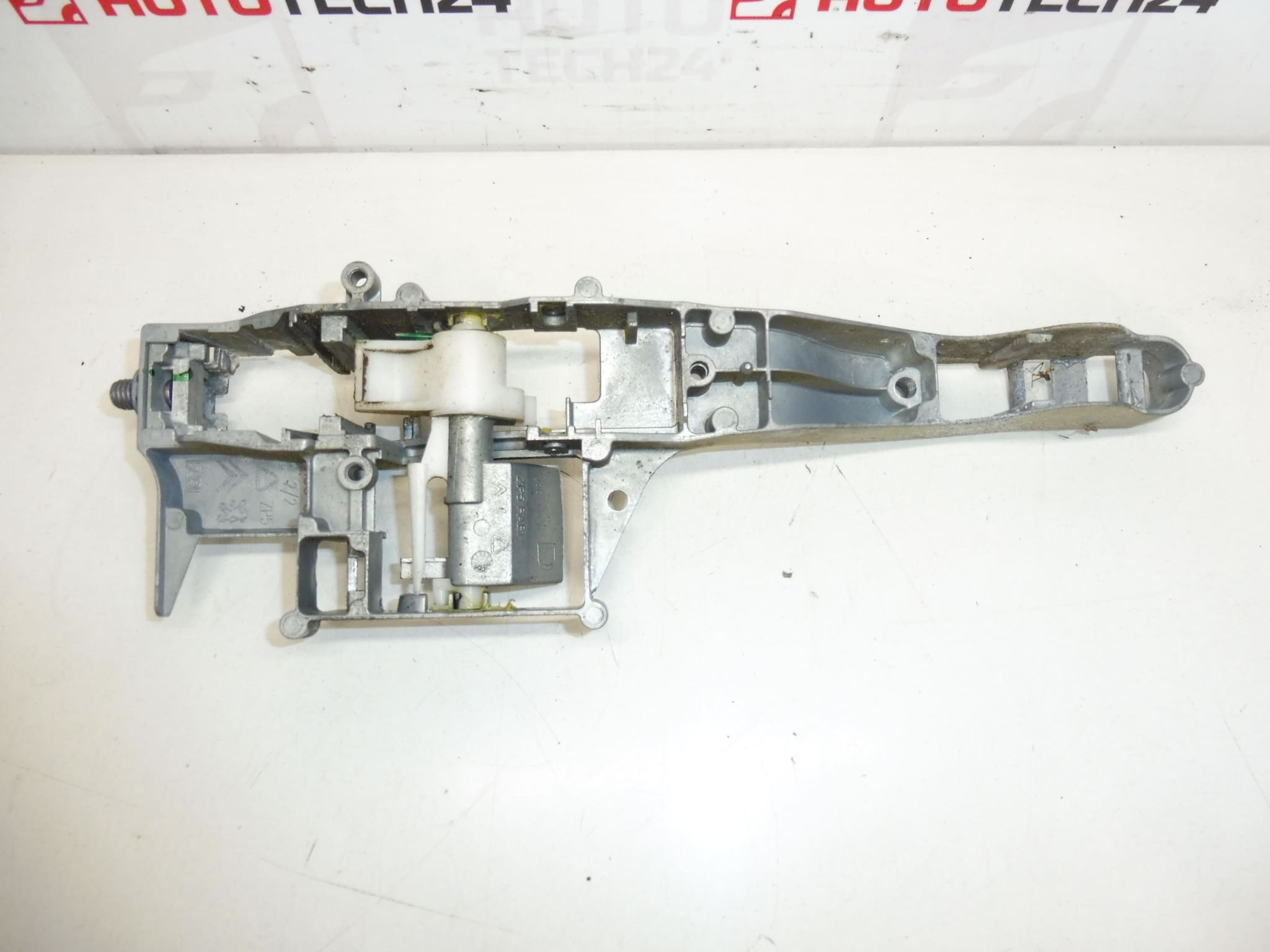 Soporte del tirador de la puerta trasera derecha para Citroën C3 Picasso y Peugeot 207 - 910969 - Imagen 2