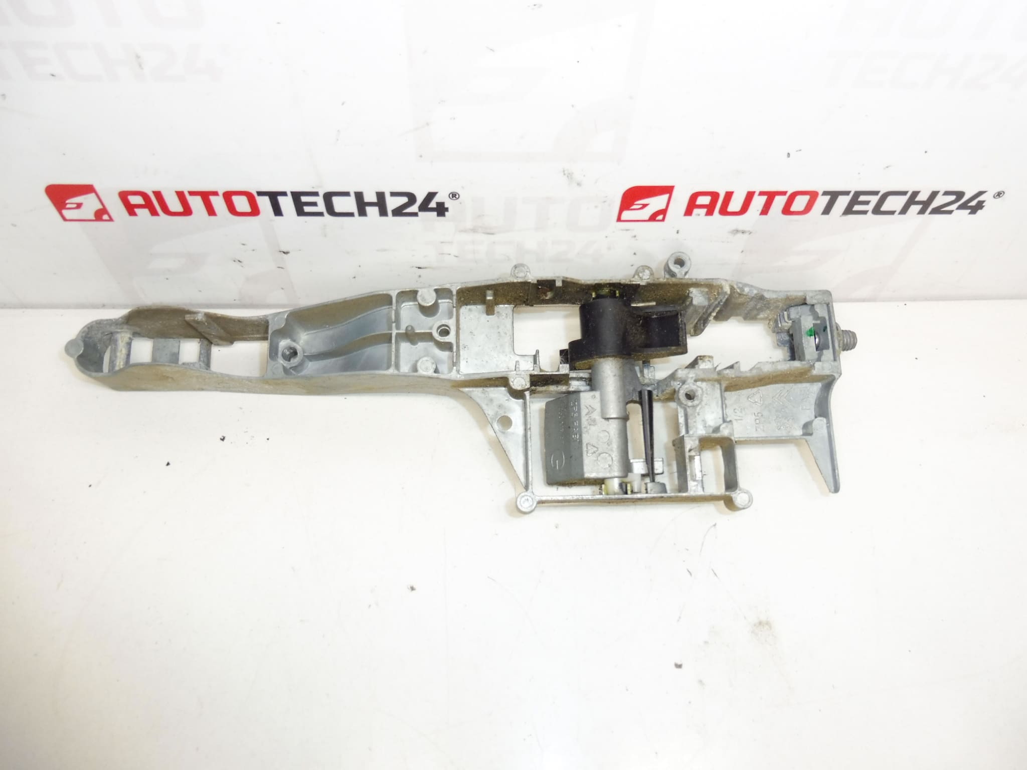 Anclaje del tirador de la puerta trasera izquierda para Citroën C3 Picasso y Peugeot 207 - 910970 - Imagen 2