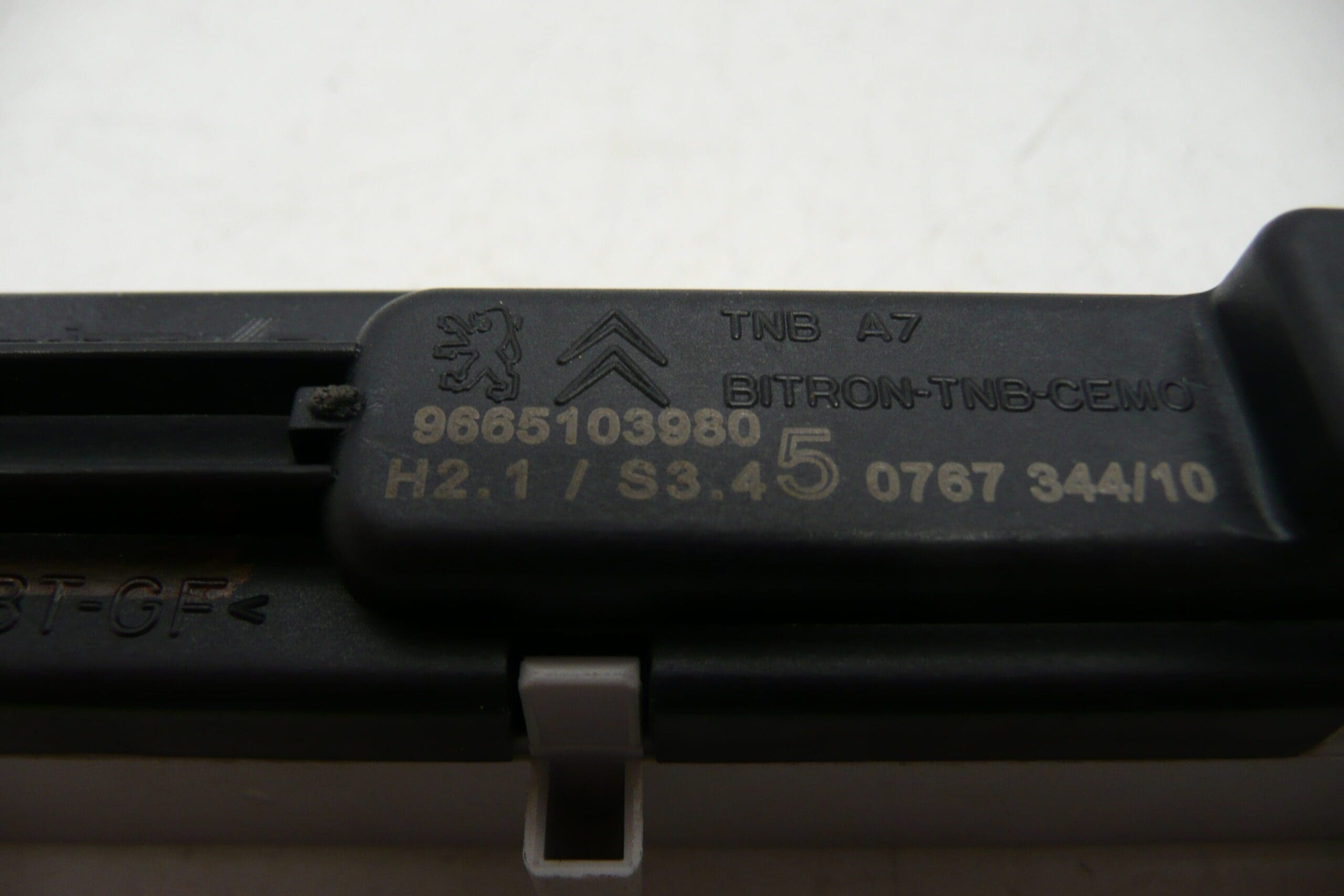 Indicador de cinturones de seguridad para Citroën y Peugeot 9665103980 - Imagen 2