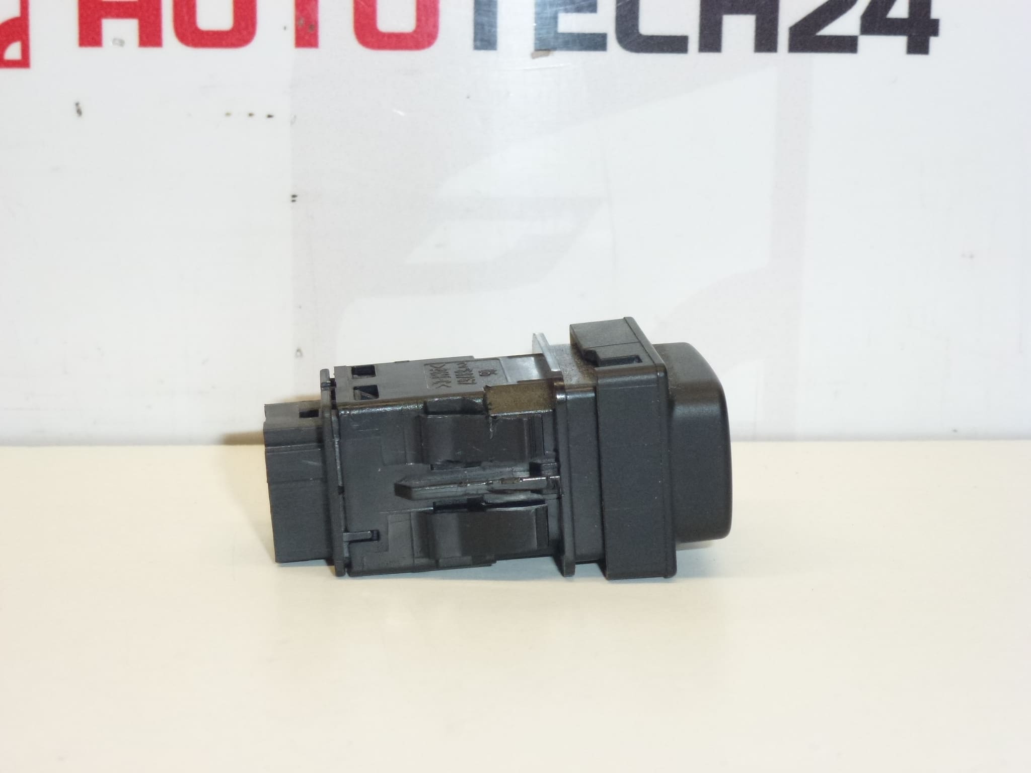 Interruptor del asistente de aparcamiento Citroën/Peugeot 96553139XT 6590Z7 - Imagen 2