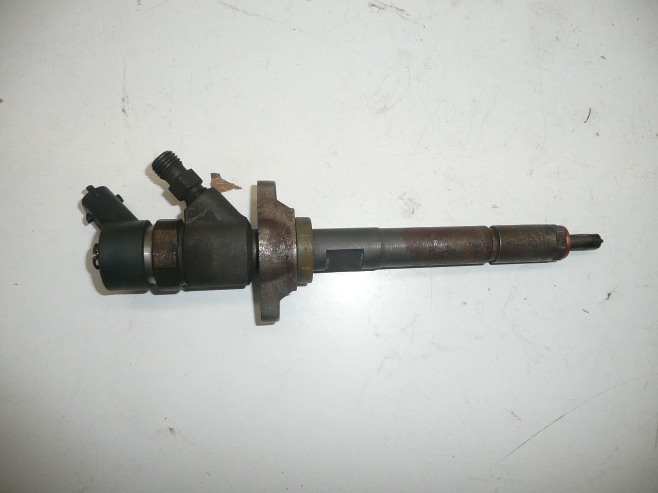 Inyector Bosch 1.6 HDi 80 kW 0445110259 - Imagen 2