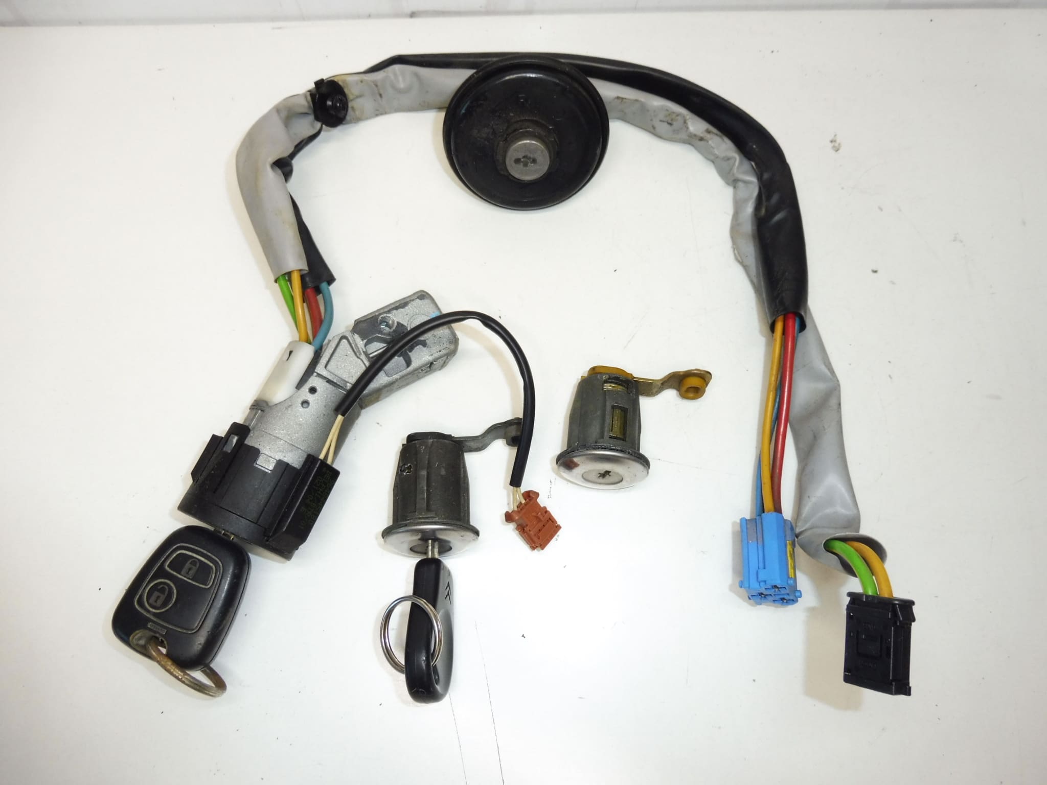 Conjunto de 2 llaves y cerraduras Citroën Berlingo II 4162CF 4162CH - Imagen 2