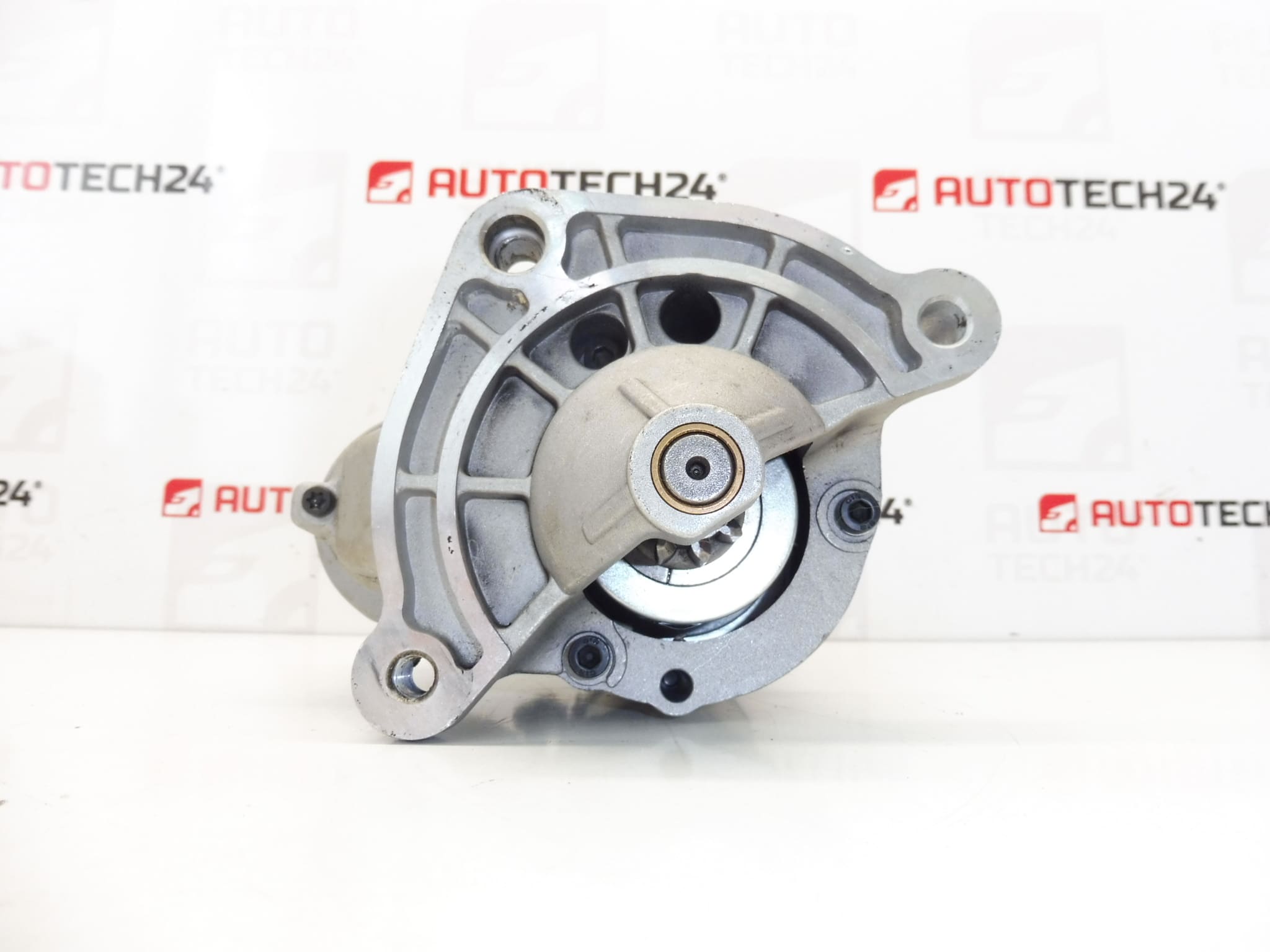 Motor de arranque Hella para Citroën y Peugeot 8EA011610441 - Imagen 2
