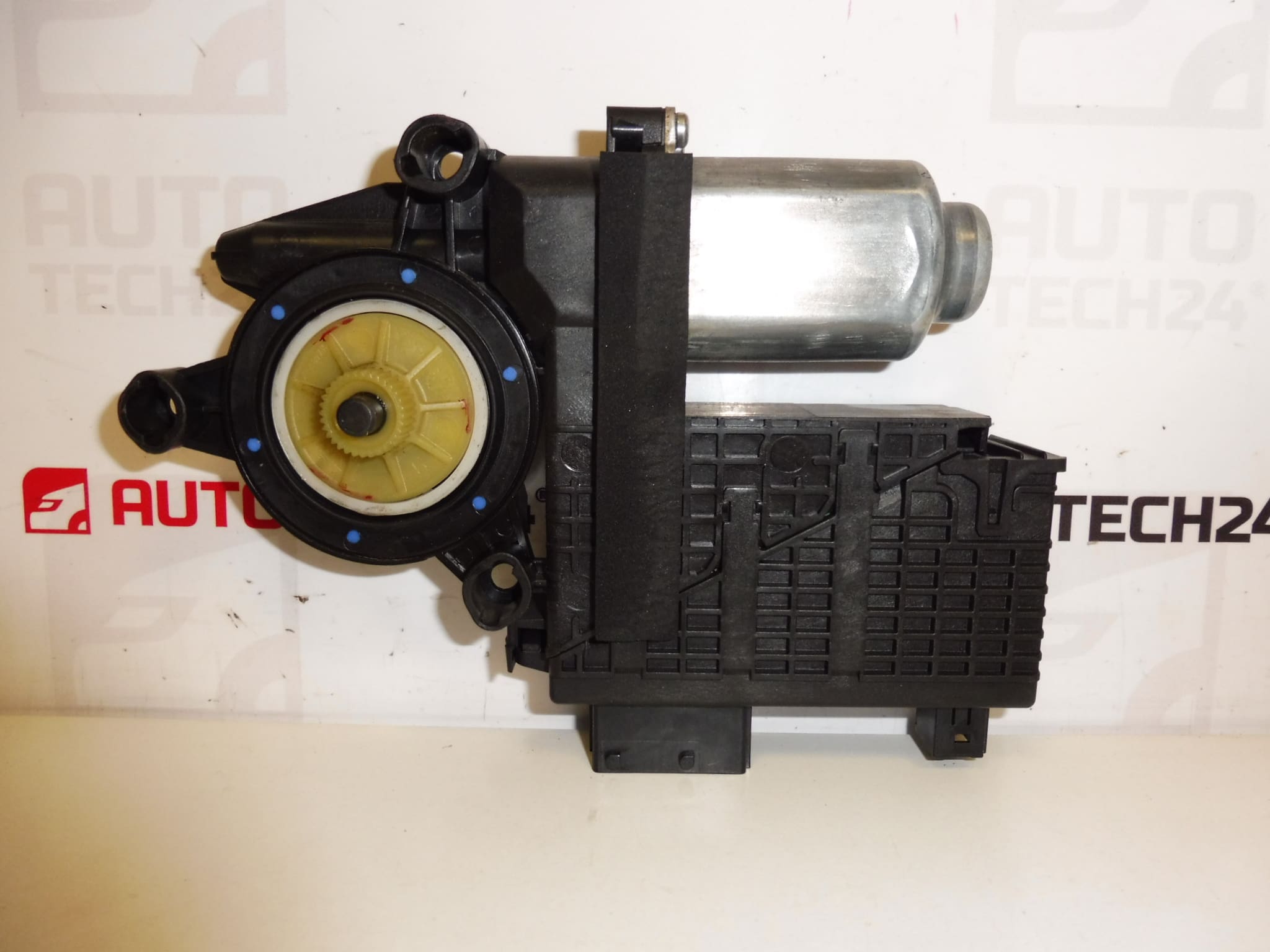 Motor del elevalunas delantero izquierdo Citroën C4 Picasso 9682495880 9221CZ - Imagen 2