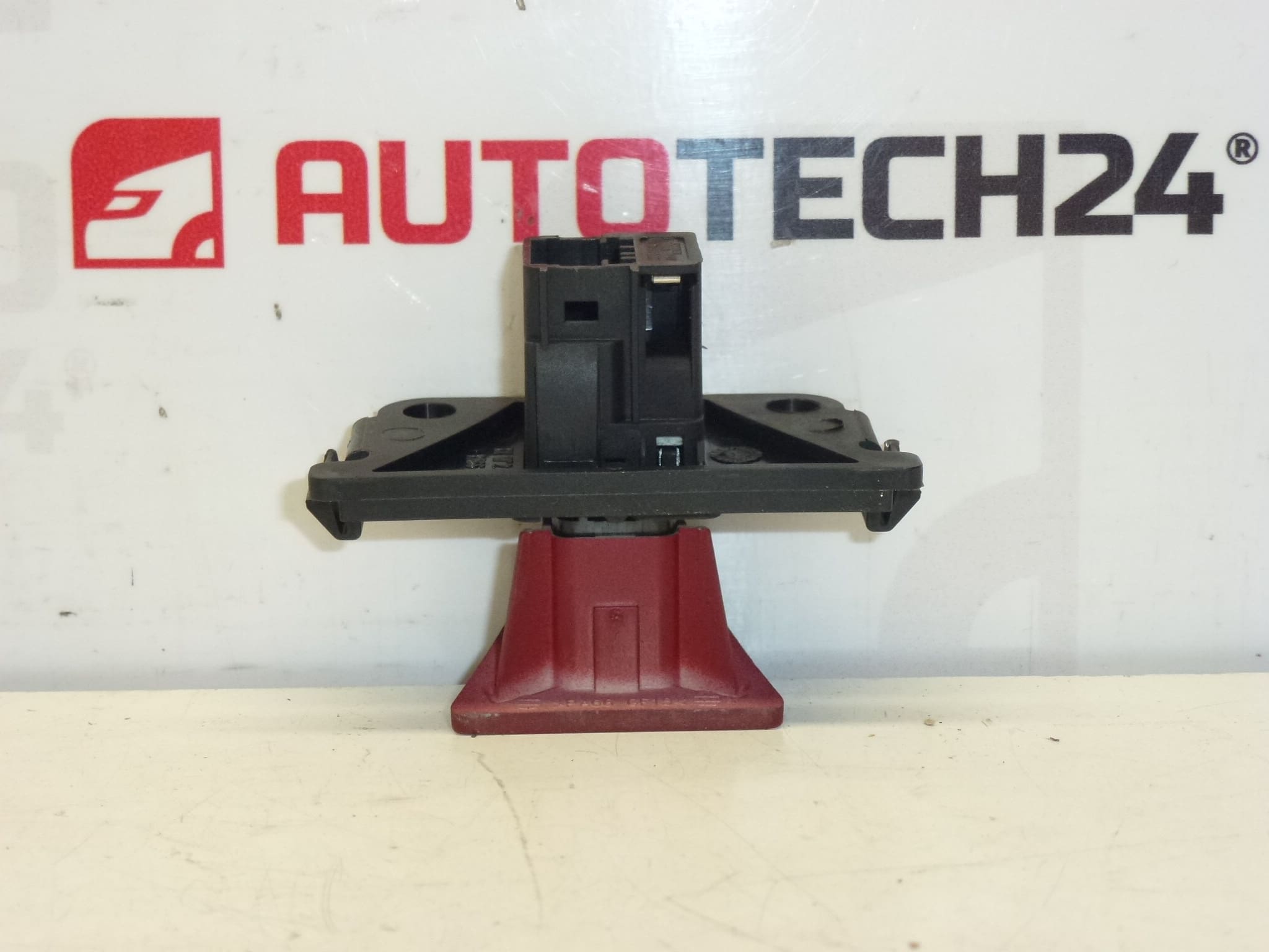 Interruptor de Luces de Emergencia Peugeot 307 9643219577 6554J7 - Imagen 2