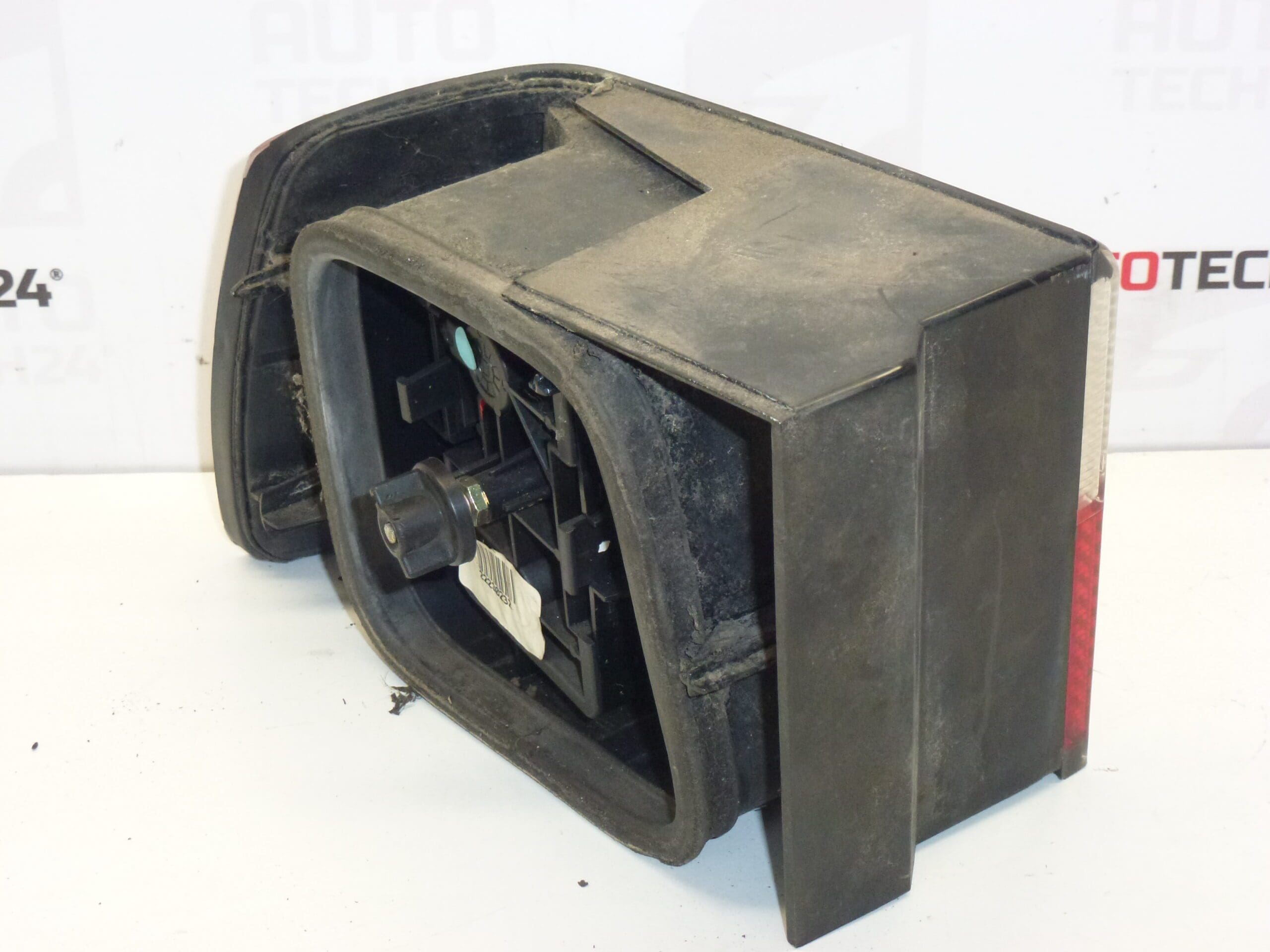 Piloto trasero derecho exterior para guardabarros Citroën Xantia 6351K0 - Imagen 2