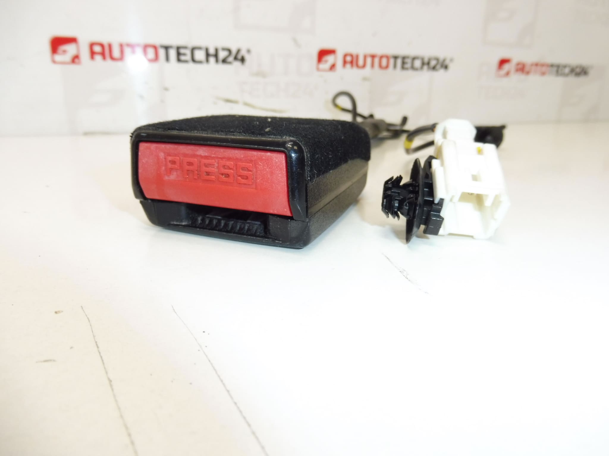 Soporte del Cierre del Cinturón Peugeot 308 8975K9 - Imagen 2