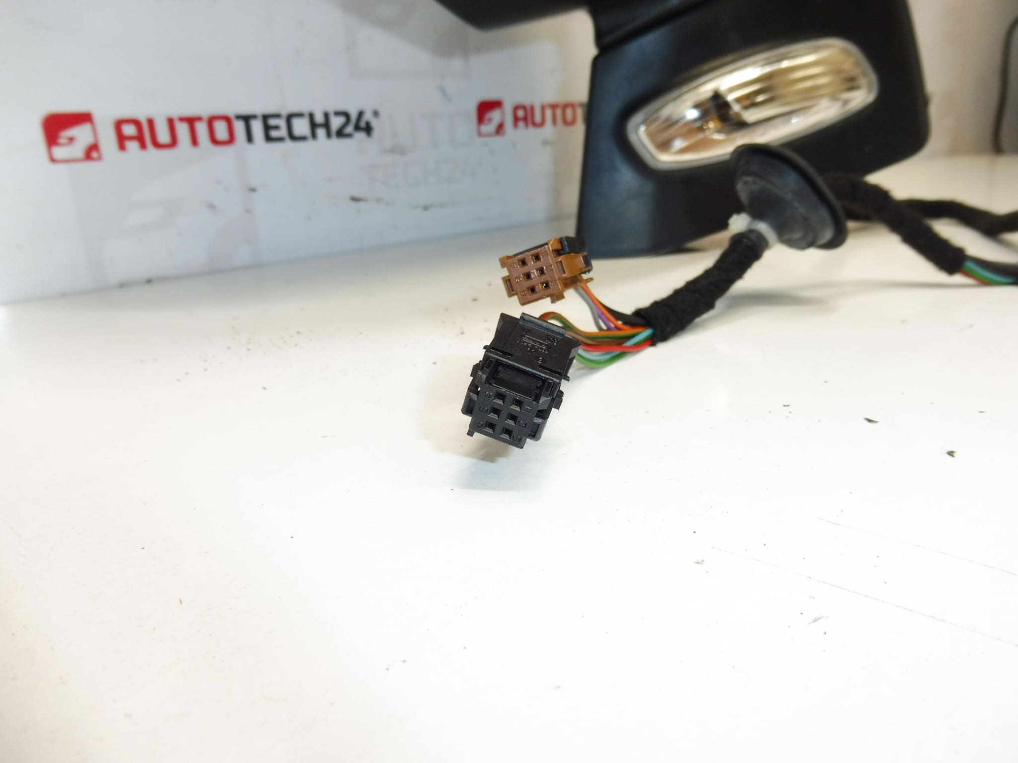 Espejo Retrovisor Derecho EZRC Peugeot 3008 y 5008 8153ZG - Imagen 2