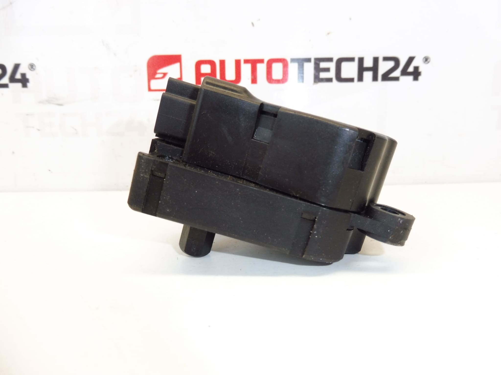 Servomotor de calefacción BEHR para Citroën/Peugeot EAD511 H1961 UA14 - Imagen 2