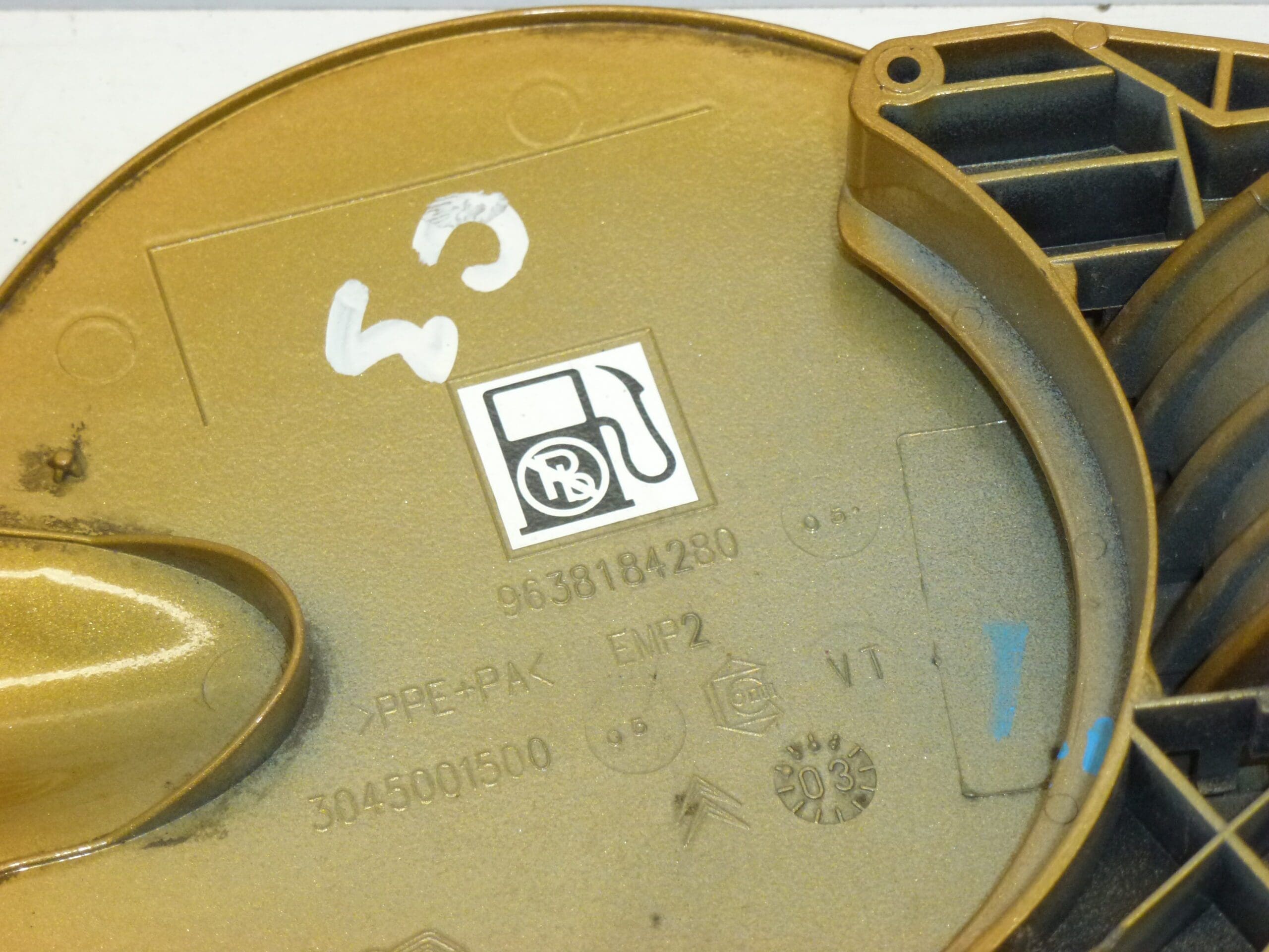 Cubierta de la tapa del depósito para Citroën C3, color naranja — 9638184280 - Imagen 2