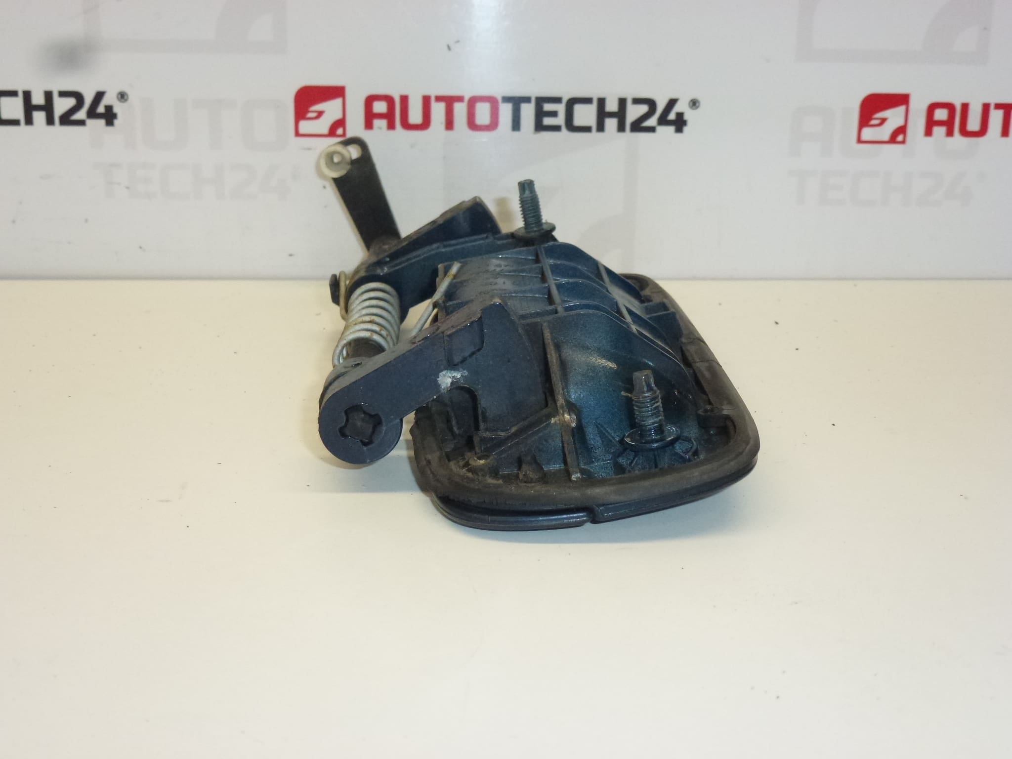 Manija de la puerta delantera derecha Peugeot KMPD 9101H3 9621858777 - Imagen 2