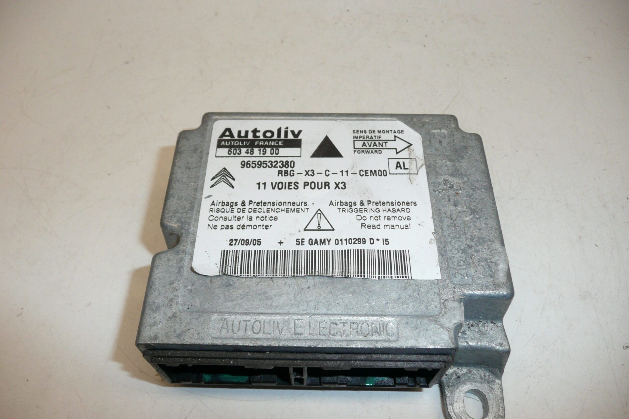 Unidad de control de airbags para Citroën C5 II tras un accidente - Imagen 2