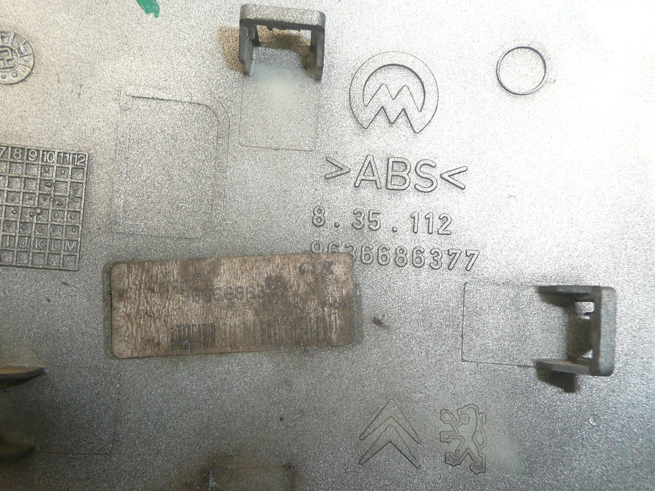 Tapa retrovisor derecho Citroën Peugeot 9636686377 8149C5 EYLC