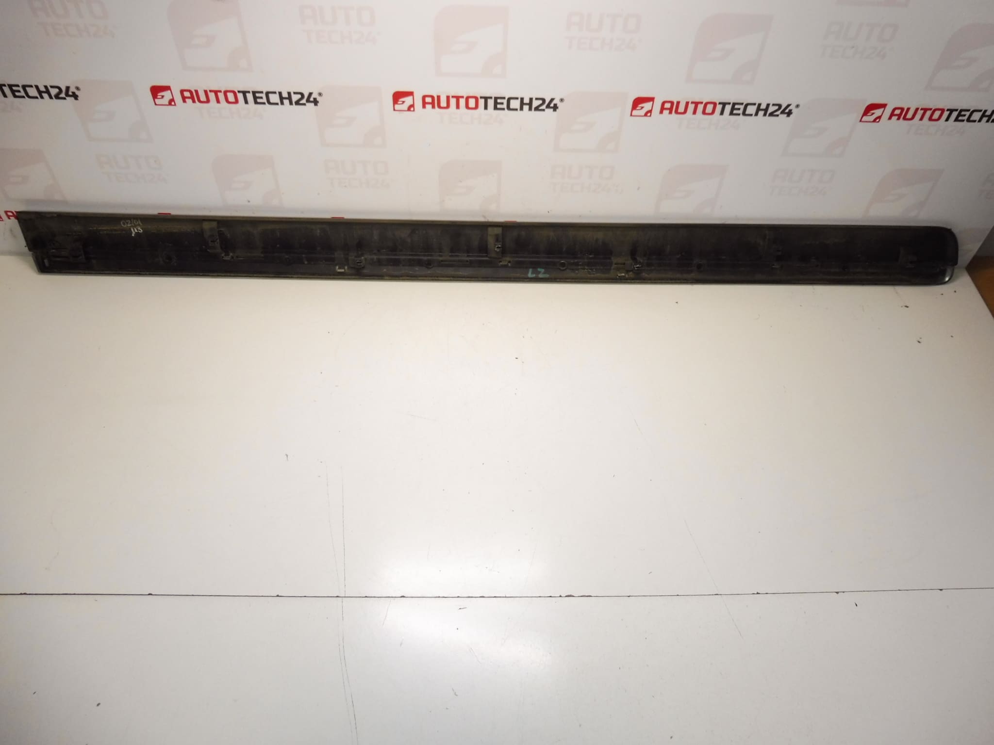 Moldura de la puerta trasera izquierda Citroën C8 / Peugeot 807 KTQ 1401029977 8546W2 - Imagen 2