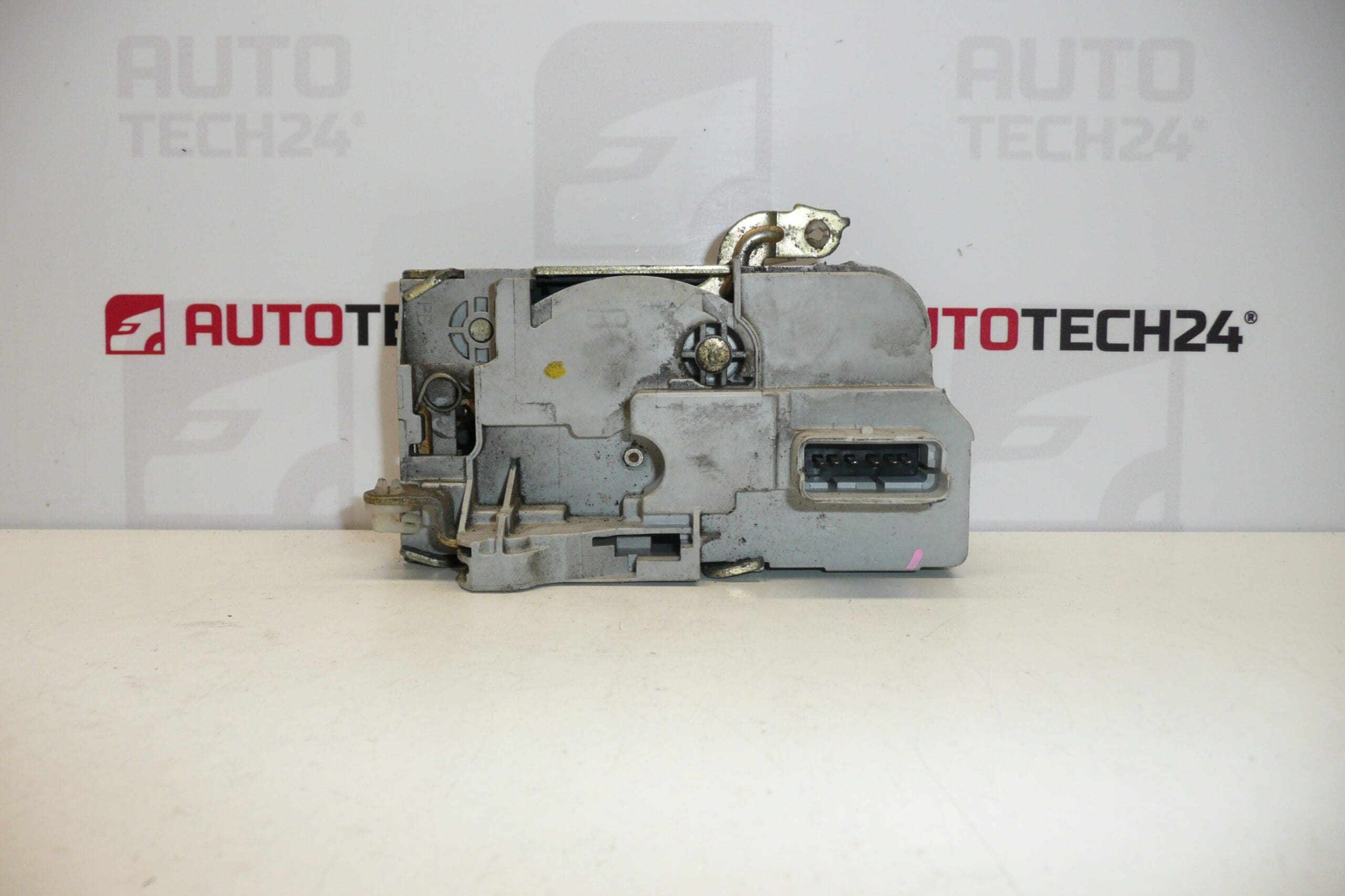 Cerradura puerta delantera derecha Citroën C5 I y II 9136J9