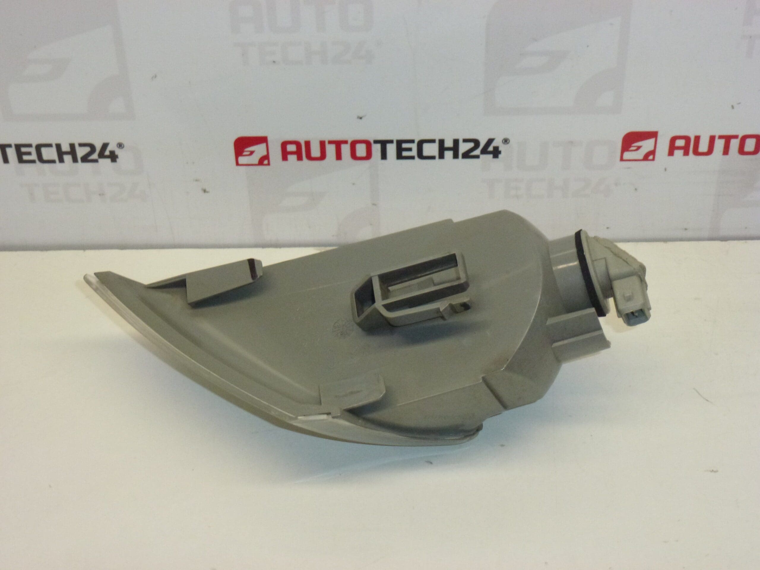 Intermitente delantero izquierdo Citroën Xantia 630369