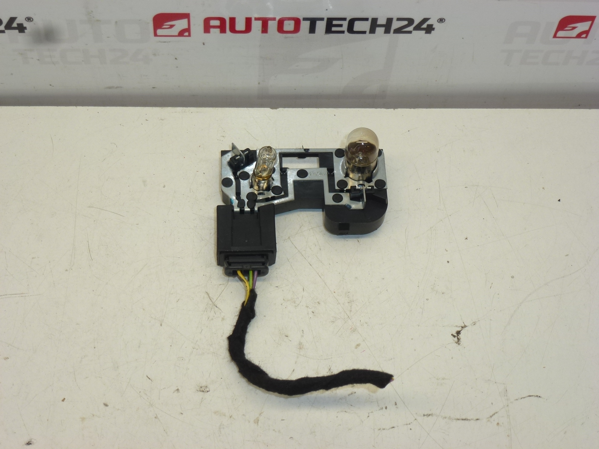 Toma para luz interior trasera izquierda Citroën C5 X7 sedan 6351EX