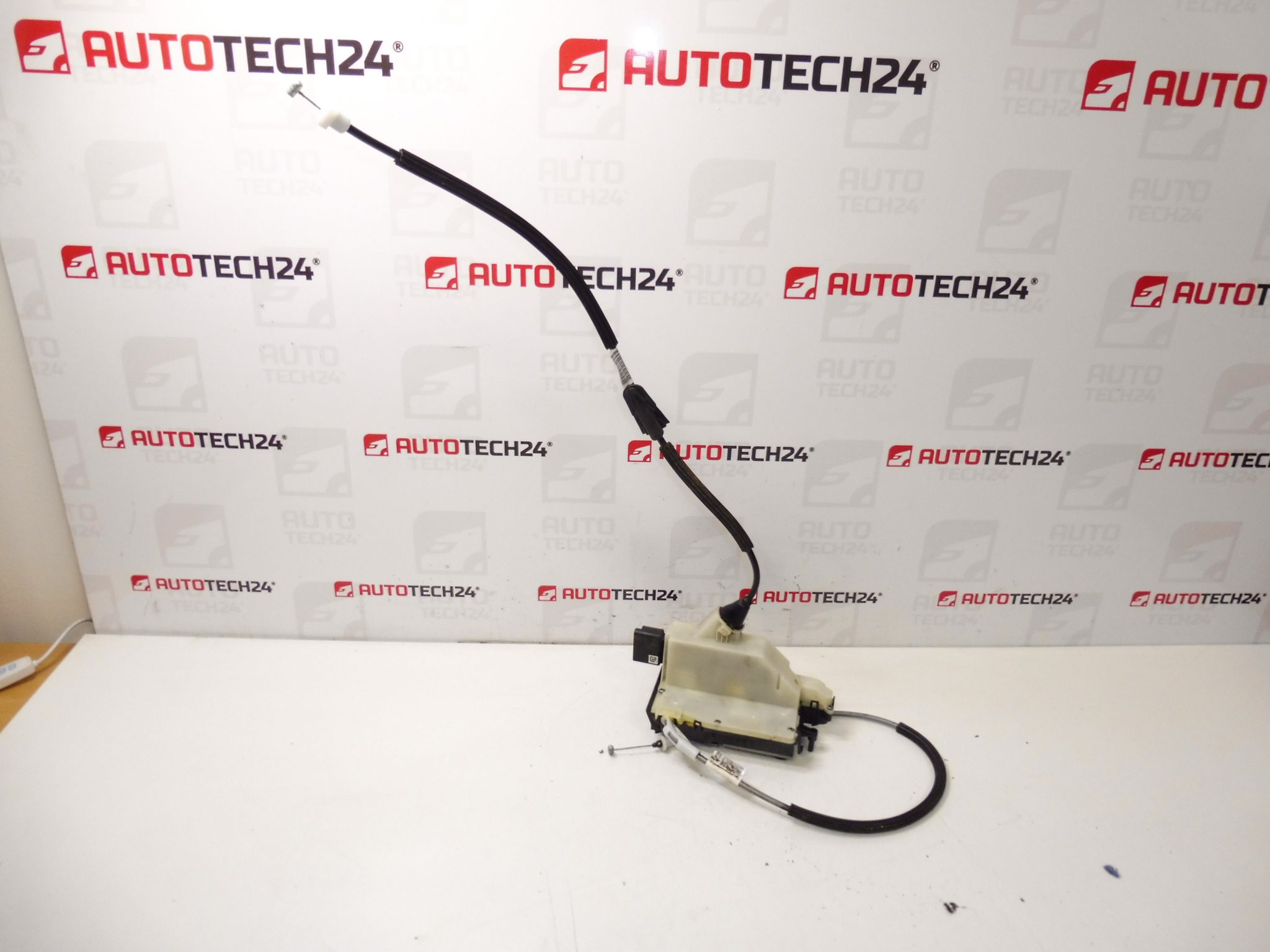 Cerradura puerta trasera izquierda Citroën C4 9685351980 9137W1