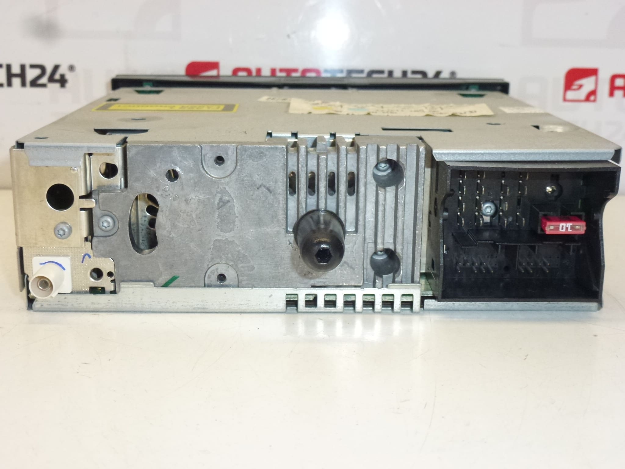 Radio CD Blaupunkt para Citroën y Peugeot 9650711477 - Imagen 2
