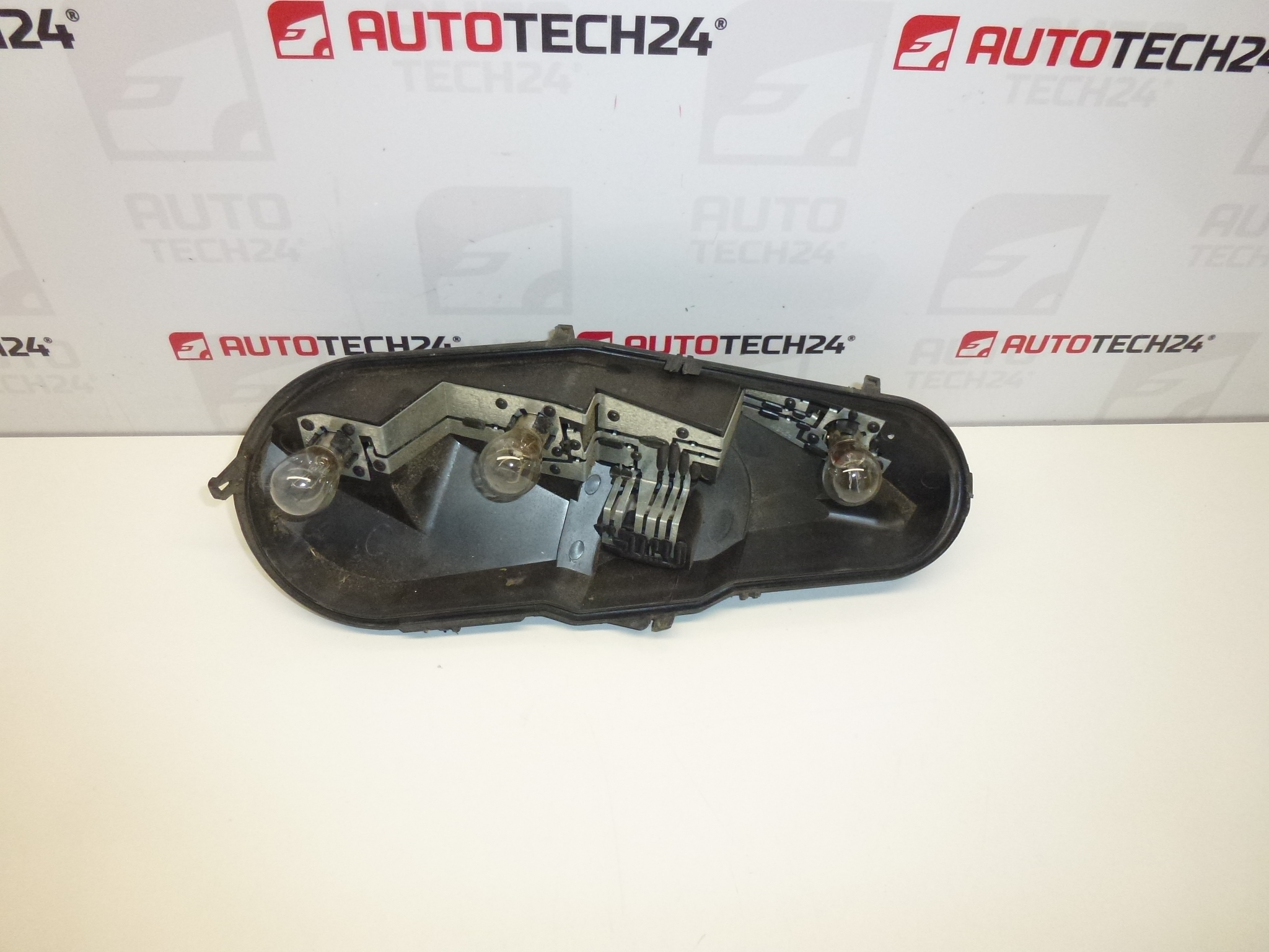 Base del perno de la lámpara trasera izquierda con Citroën C1 Peugeot 107 604686 Cable de cable