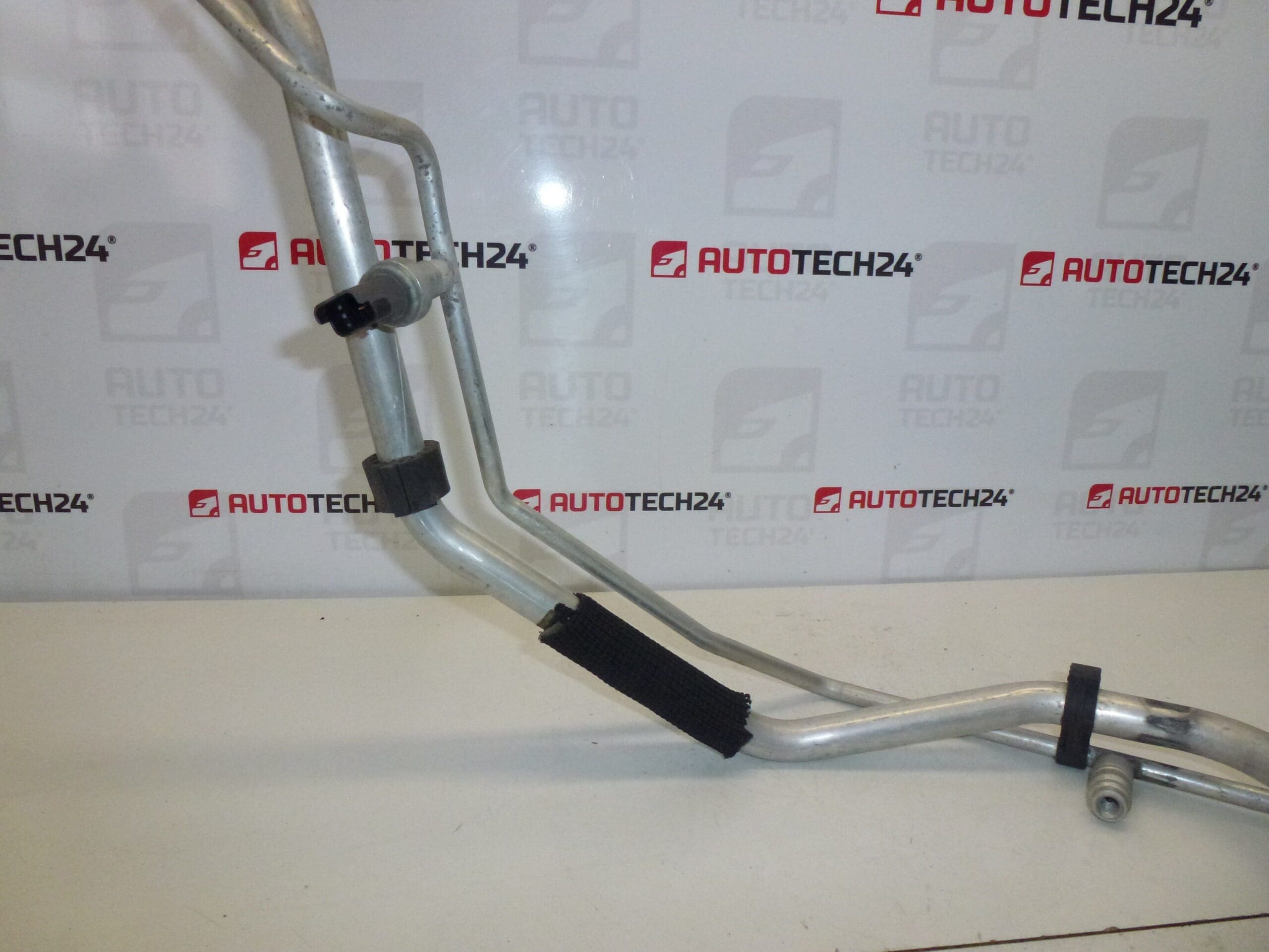 Tubería de climatización para Citroën/Peugeot 9658201280 647741 (usado) - Imagen 2