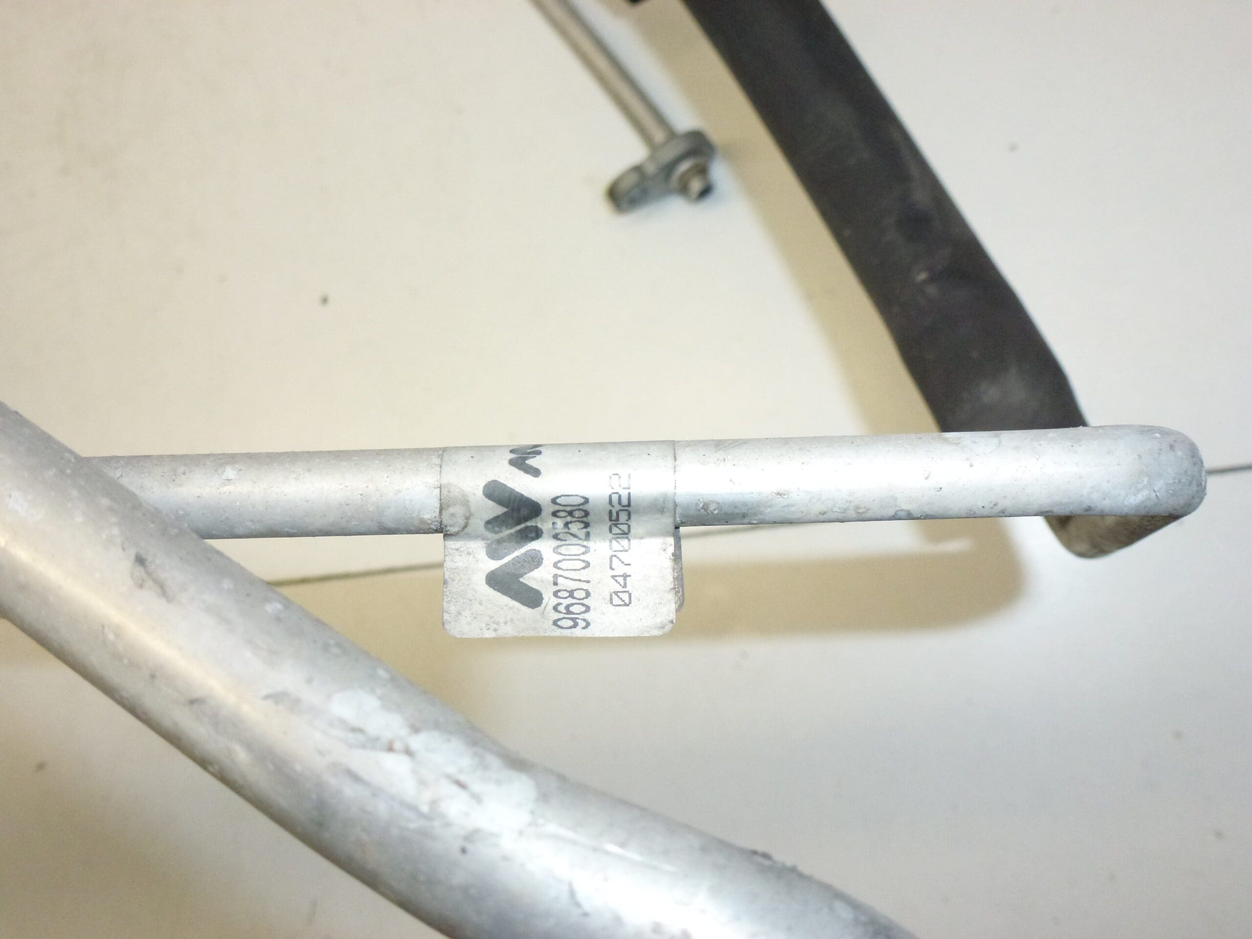 Tubo de aire acondicionado Peugeot 206 9687002580 6477G4 - Imagen 2