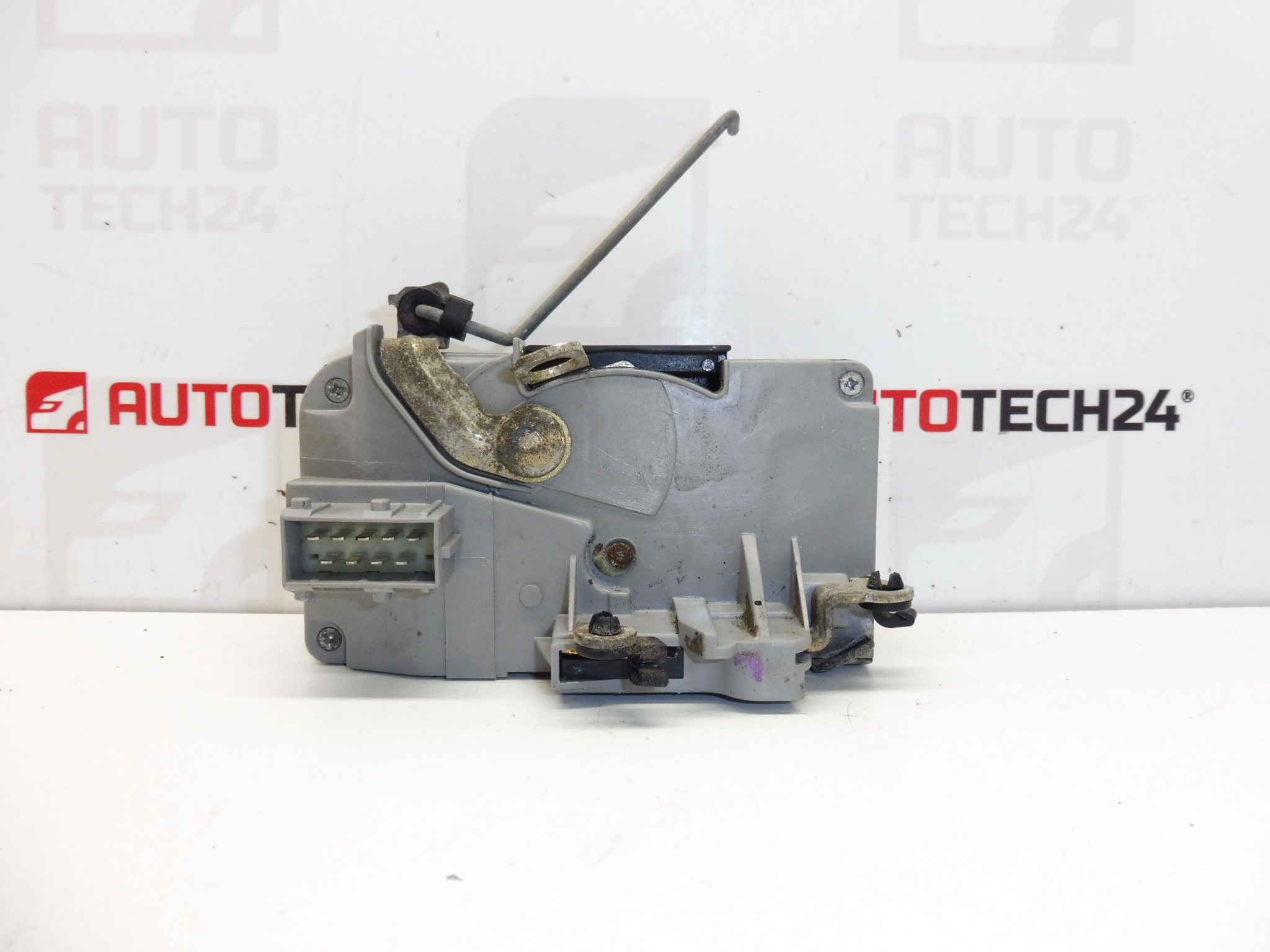 Cerradura puerta delantera izquierda Peugeot 206 hasta 2002 conector cuadrado 9135H3