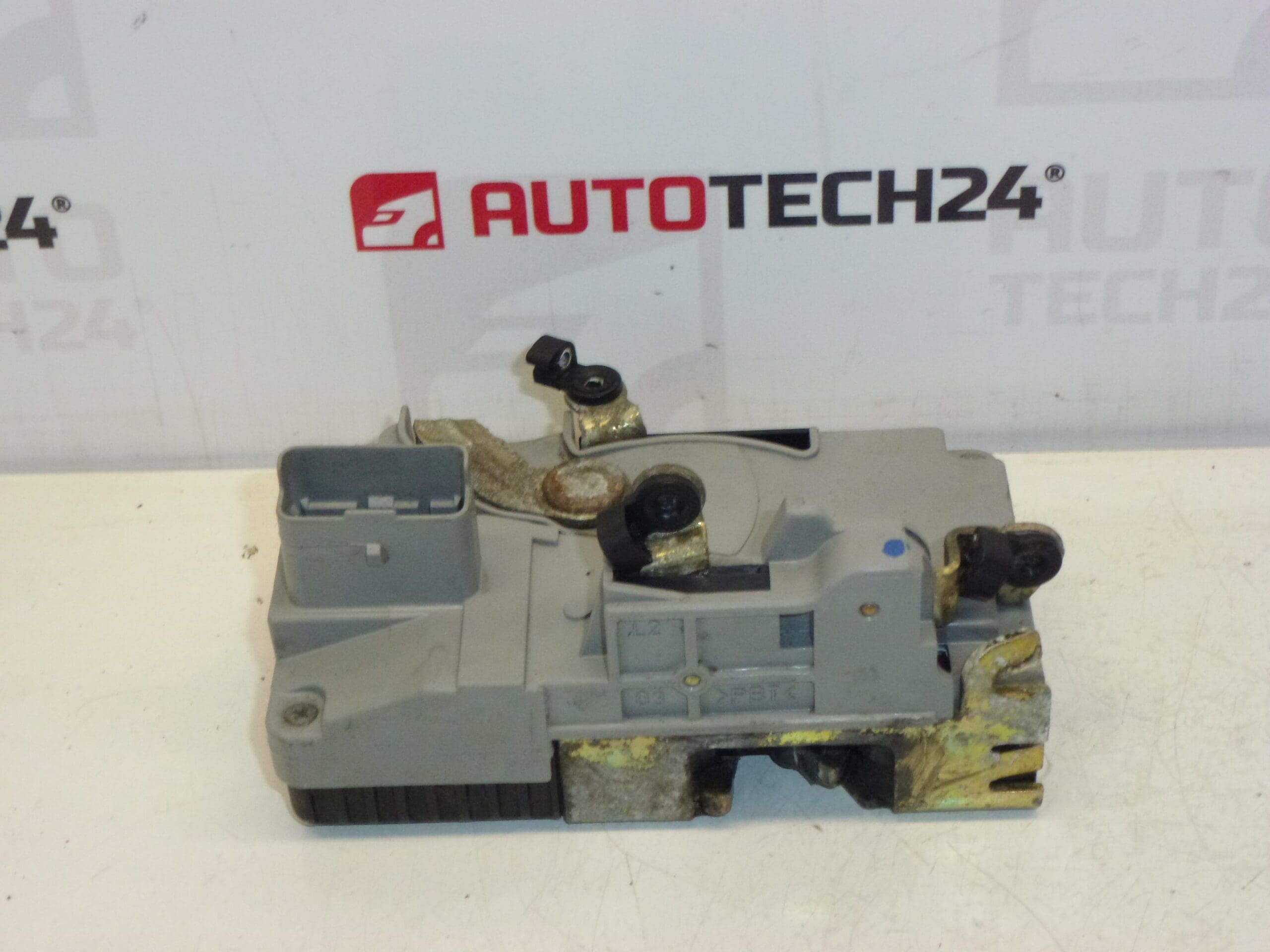 Cerradura de la puerta delantera izquierda Citroën/Peugeot 9135H8 - Imagen 2