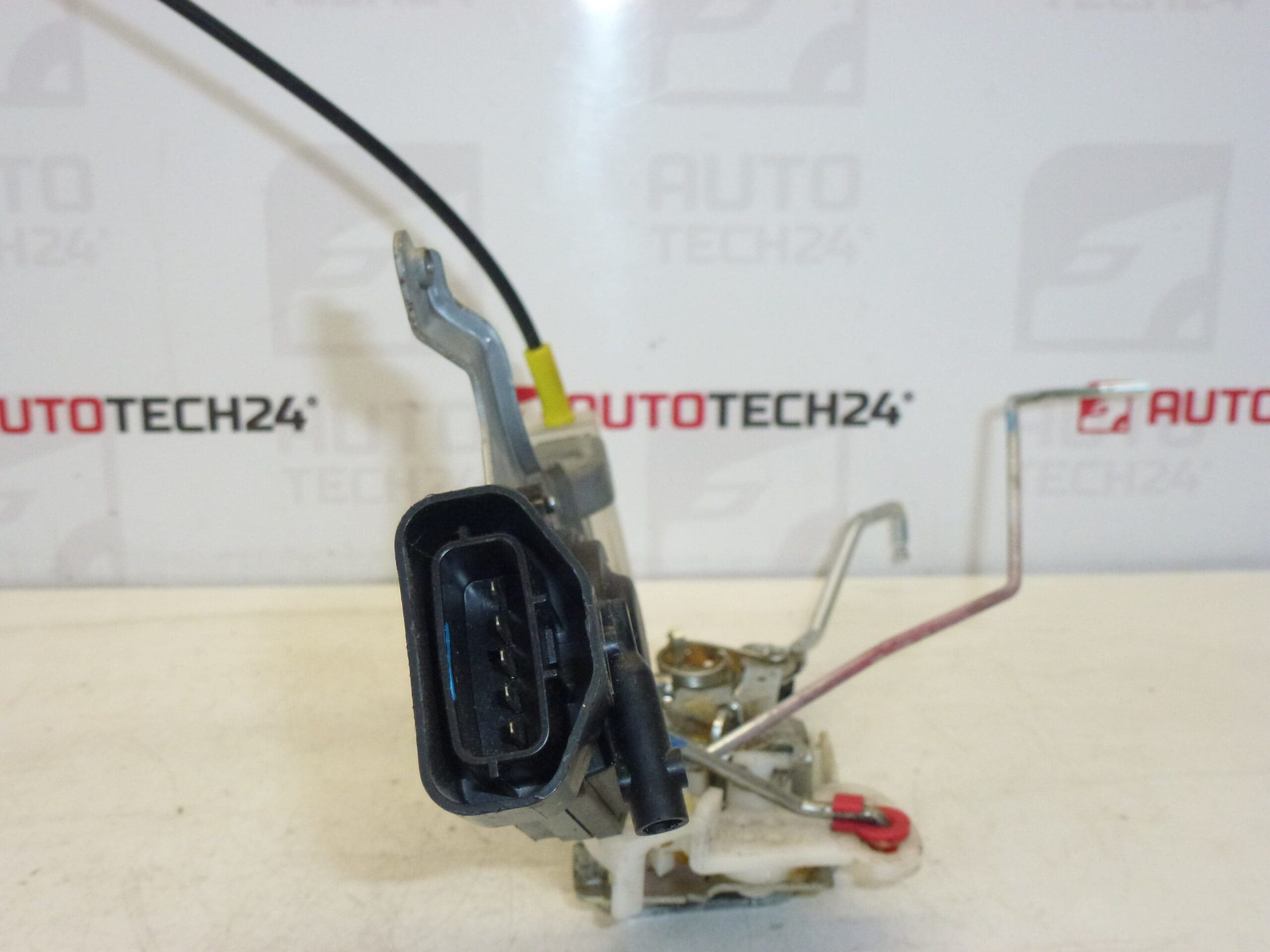 Cerradura de puerta izquierda Citroën C1 / Peugeot 107 9135T4 - Imagen 2
