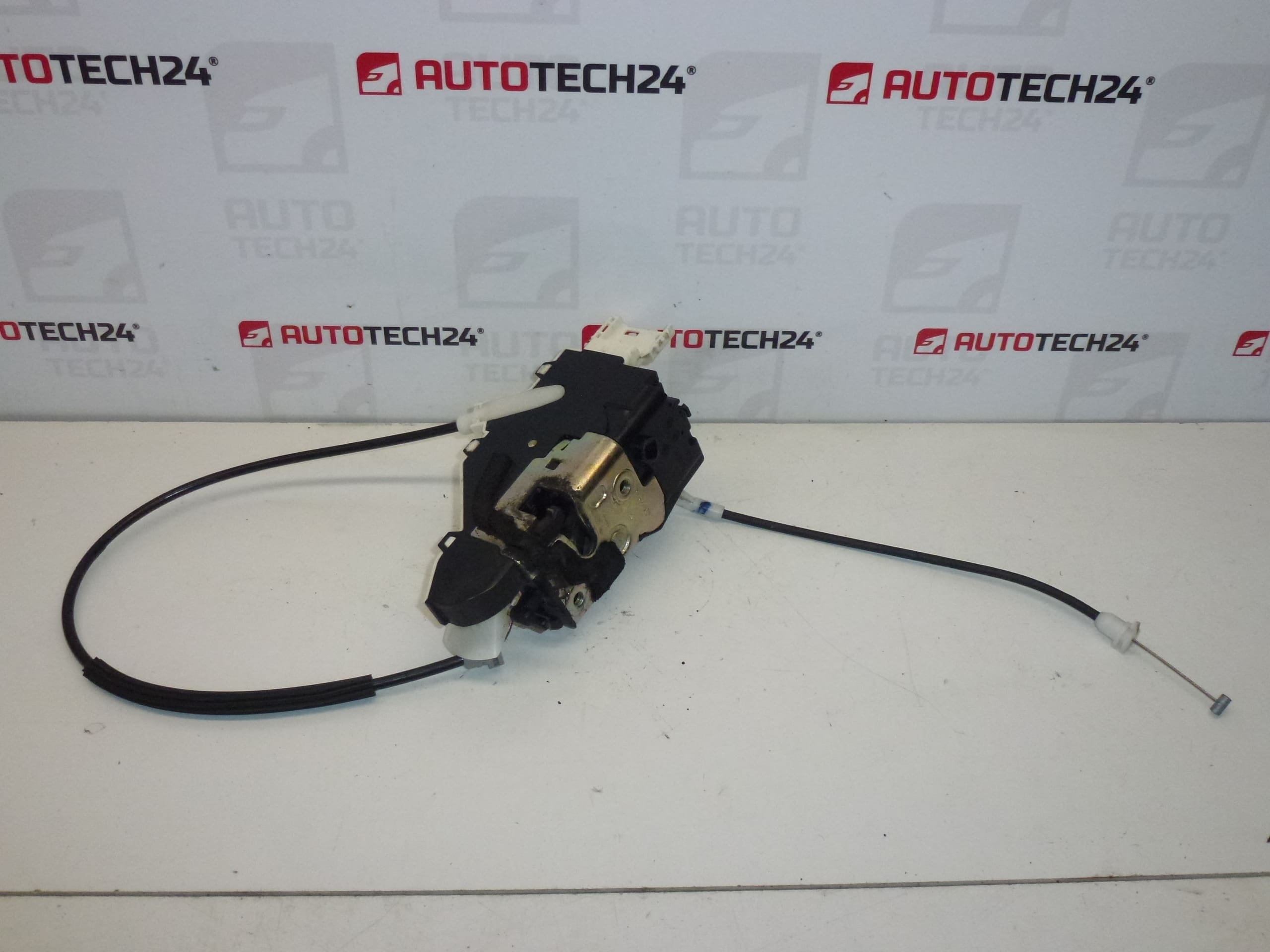 Cerradura de puerta izquierda para Peugeot 407 - 9681333380, 9135AY (pieza usada) - Imagen 2