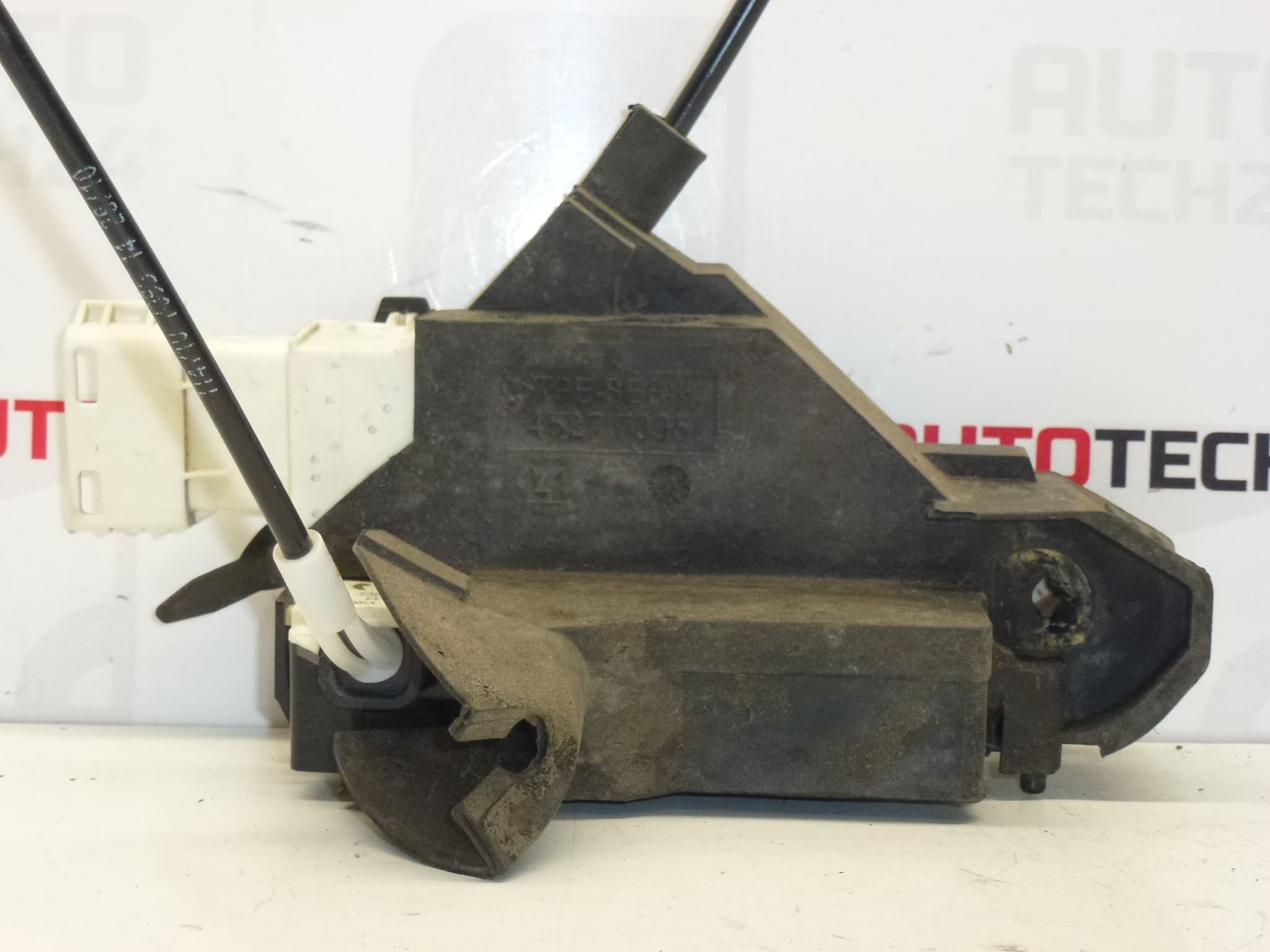 Cerradura izquierda Peugeot 407 9686683680 9135FN - Imagen 2