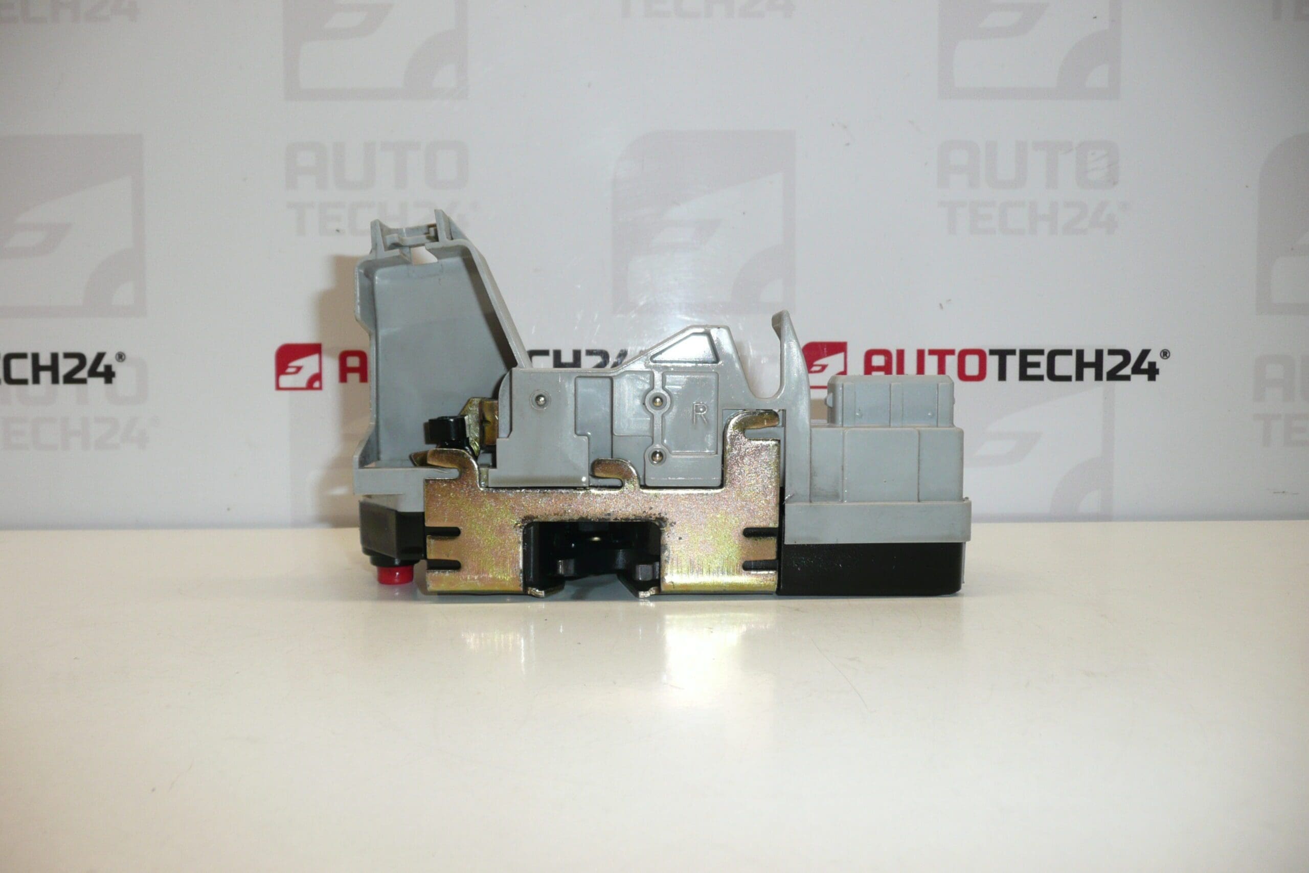 Cerradura de la puerta trasera derecha Peugeot 307 9138C0 - Imagen 2