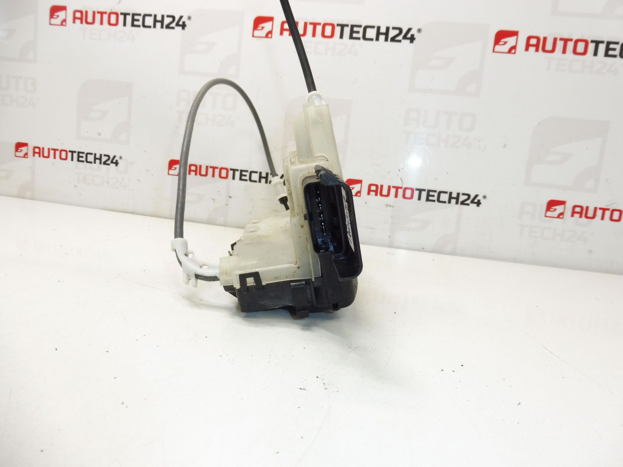 Cerradura de la puerta trasera derecha Citroën C3 III 123984 16942941 9812398480 - Imagen 2